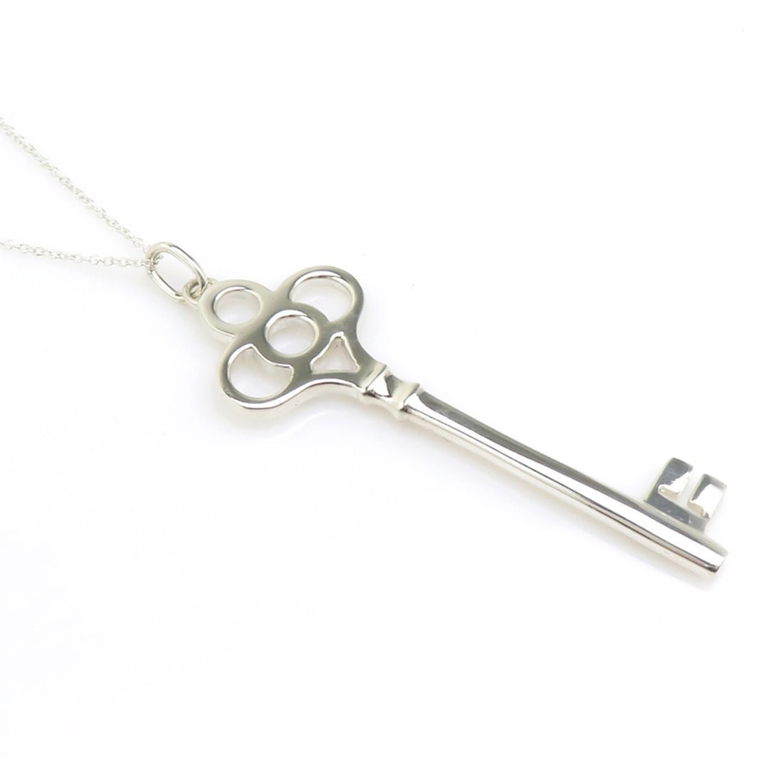 Tiffany & Co. Crown Key Necklace, Sterling Silver 925, Women's, h32328: --- Catalog ---Category: SizePendant Size: 76mm x 20mm / 2.99'' x 0.78''Neck Circumference: 42 cm / 16.53''Category: DesignColor: SilverGender: WomenMaterial: Silver 925Necklace Type: