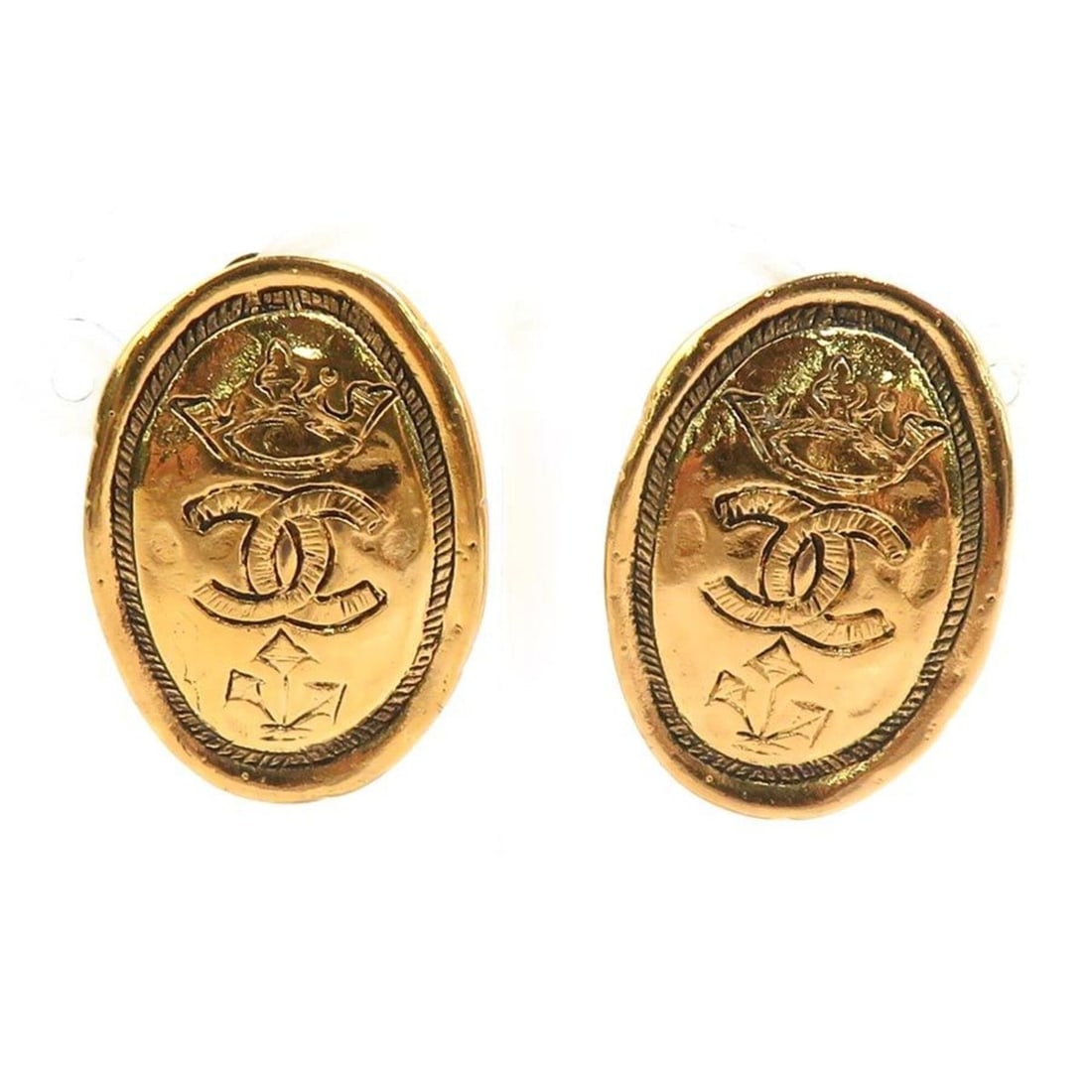 Chanel earrings, Coco Mark design, metal, gold, women's, e62032k: --- Catalog ---Category: SizeSize (HxWxD): 26.00mm x 20.00mm / 1.02'' x 0.79''Category: DesignType: Clip earringsColor: GoldGender: WomenMaterial: MetalCategory: GeneralBrand: ChanelCountry of Origin: