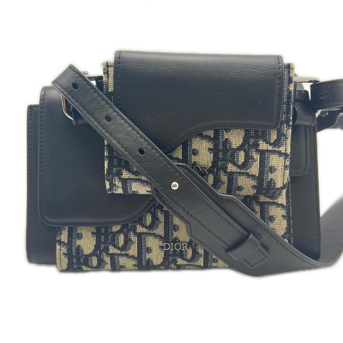Christian Dior Oblique Jacquard Elite Shoulder Bag 2GACA321UAM Black Beige Navy Calf Leather Women's: --- Catalog ---Category: SizeSize (HxWxD): 11.5cm x 19cm x 2cm / 4.52'' x 7.48'' x 0.78''Category: DesignType: Pouch, Shoulder bagColor: Beige, Black, NavyGender: WomenMaterial: Jacquard Category: Gen