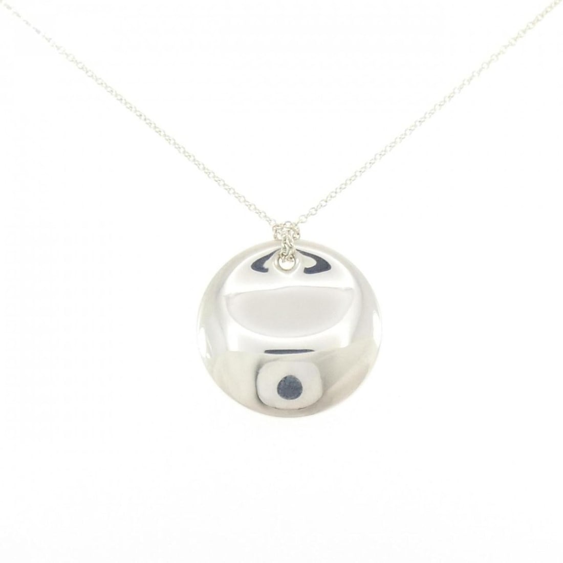 Tiffany Round Necklace: --- Catalog ---Category: SizePendant Size: 23.3mm x 23.3mm / 0.91'' x 0.91''Neck Circumference: 39 cm / 15.35''Category: DesignGender: WomenMaterial: Silver 925Pendant Type: PendantNecklace Type: