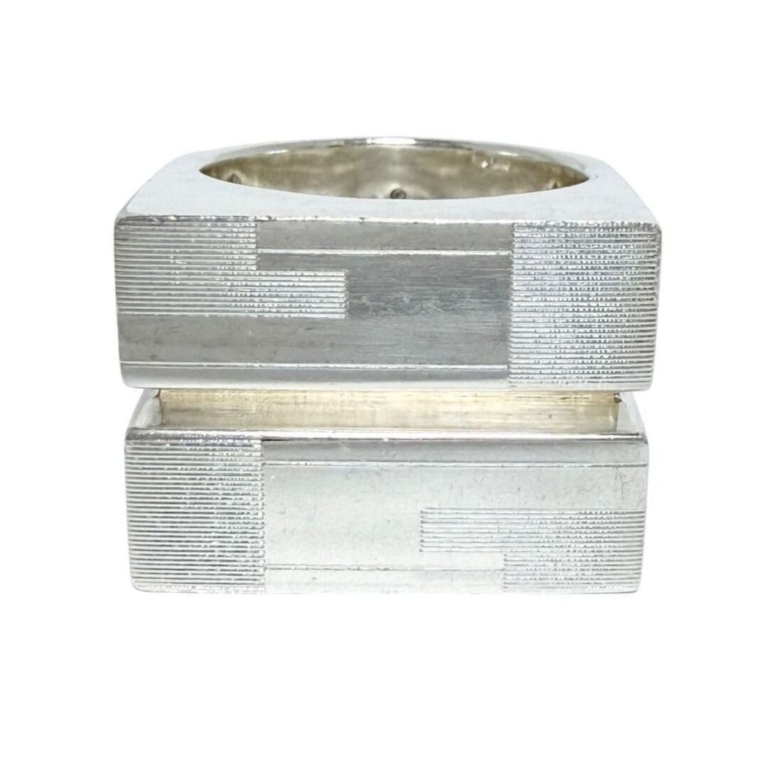 Gucci Men's/Women's G Logo Signet Ring, Size 10: --- Catalog ---Category: SizeJP Size: 10US Size: 5.5Category: DesignType: Band ringGender: Men,WomenMaterial: Silver 925Category: GeneralBrand: GucciCountry of Origin: Italy--- Item List ---Section: C