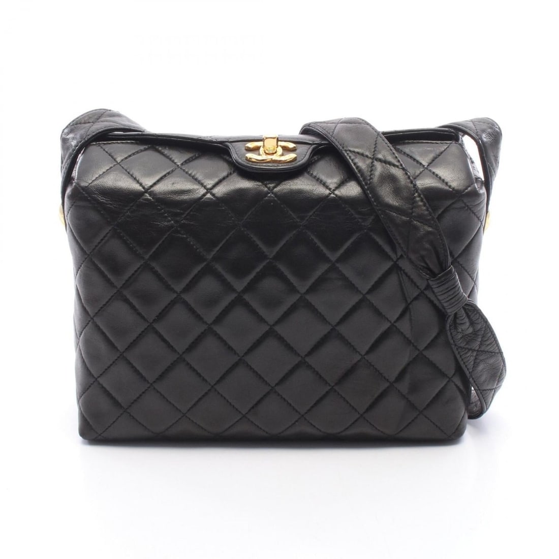 Chanel Matelassé Shoulder Bag/Handbag, Lambskin Leather, Women's, Black: --- Catalog ---Category: SizeSize (HxWxD): 18cm x 24cm x 8cm / 7.08'' x 9.44'' x 3.14''Category: DesignType: Handbag, Shoulder bagColor: BlackGender: WomenMaterial: Leather Hardware Color: GoldLeather