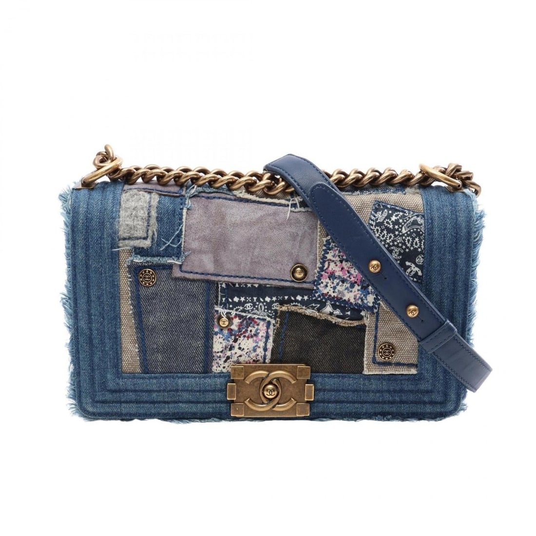 Chanel Boy Patchwork Shoulder Bag Handbag Denim Women's Blue A67086: --- Catalog ---Category: SizeSize (HxWxD): 14.5cm x 25cm x 7cm / 5.7'' x 9.84'' x 2.75''Category: DesignType: Handbag, Shoulder bagColor: BlueGender: WomenMaterial: Denim Hardware Color: GoldCategory: