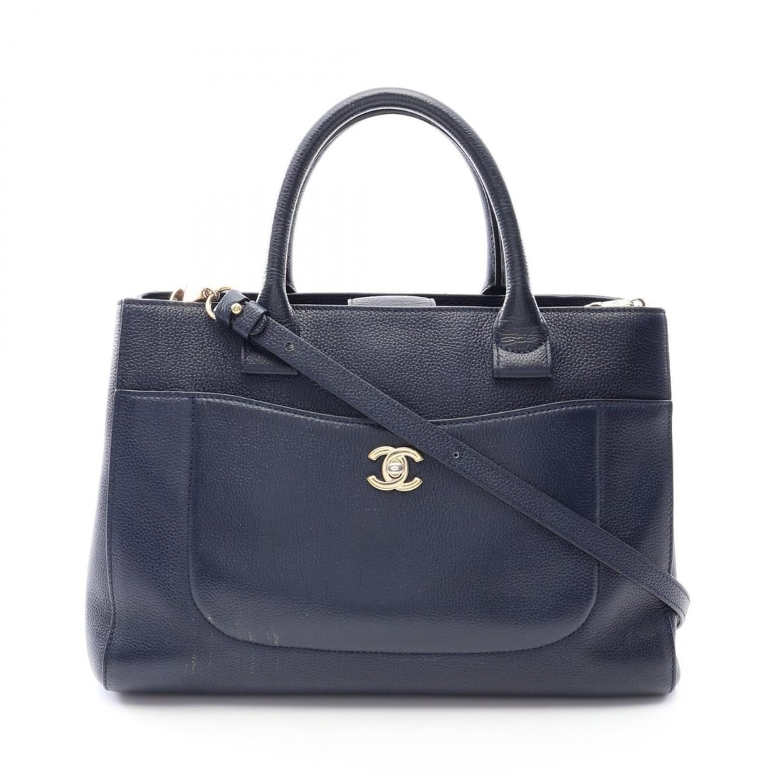 Chanel Neo Executive Tote 2-Way Bag/Handbag, Leather, Women's, Navy, A69930: --- Catalog ---Category: SizeSize (HxWxD): 23cm x 33cm x 14cm / 9.05'' x 12.99'' x 5.51''Category: DesignType: Handbag, Tote bagColor: NavyGender: WomenMaterial: Leather Hardware Color: GoldCategory: 