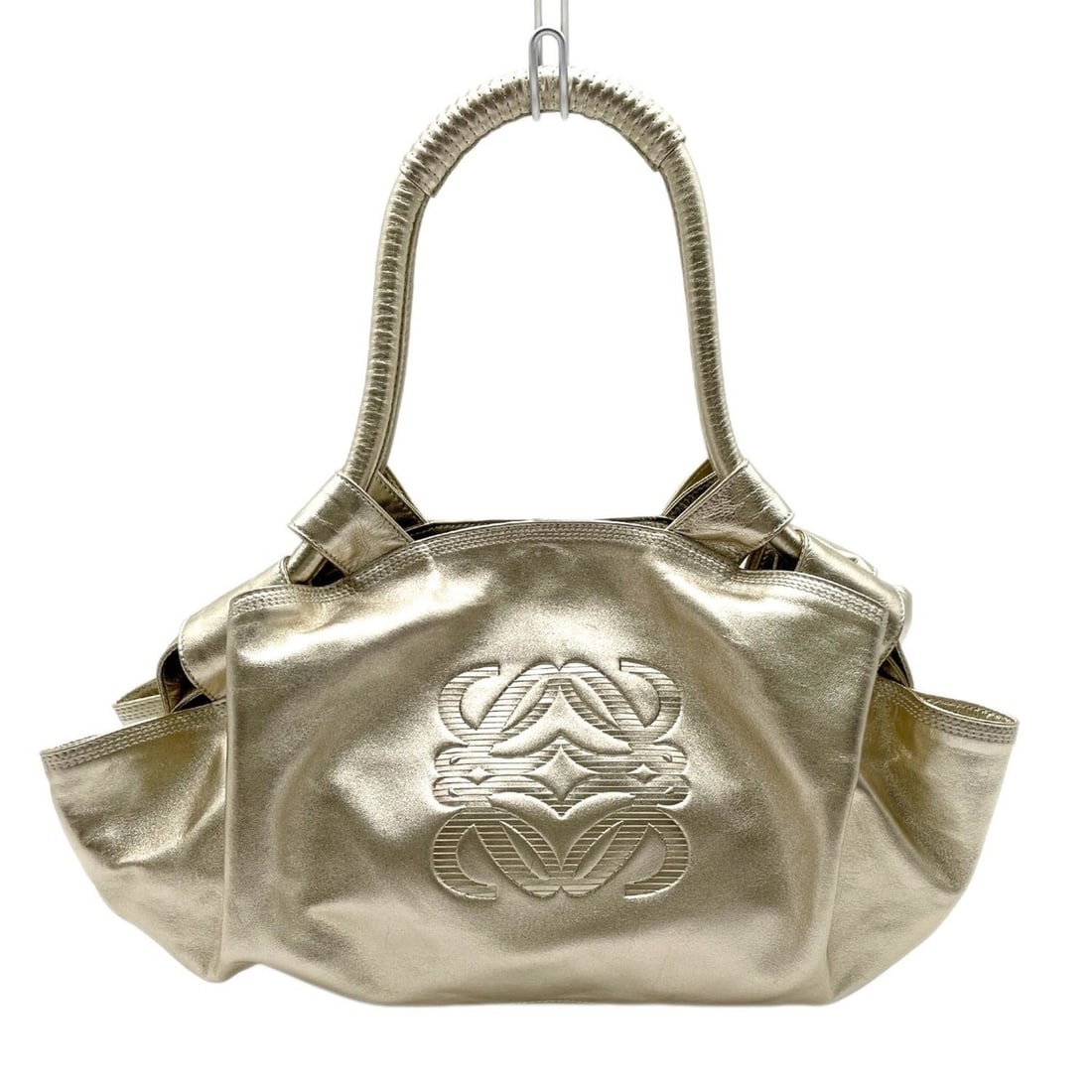 LOEWE Nappa Aire Handbag, Anagram, Sheepskin Leather, Gold, Men's & Women's: --- Catalog ---Category: SizeSize (HxWxD): 28cm x 39cm x 12.5cm / 11.02'' x 15.35'' x 4.92''Category: DesignType: HandbagColor: GoldGender: Men,WomenMaterial: Leather Leather/Fur Type: SheepskinCatego