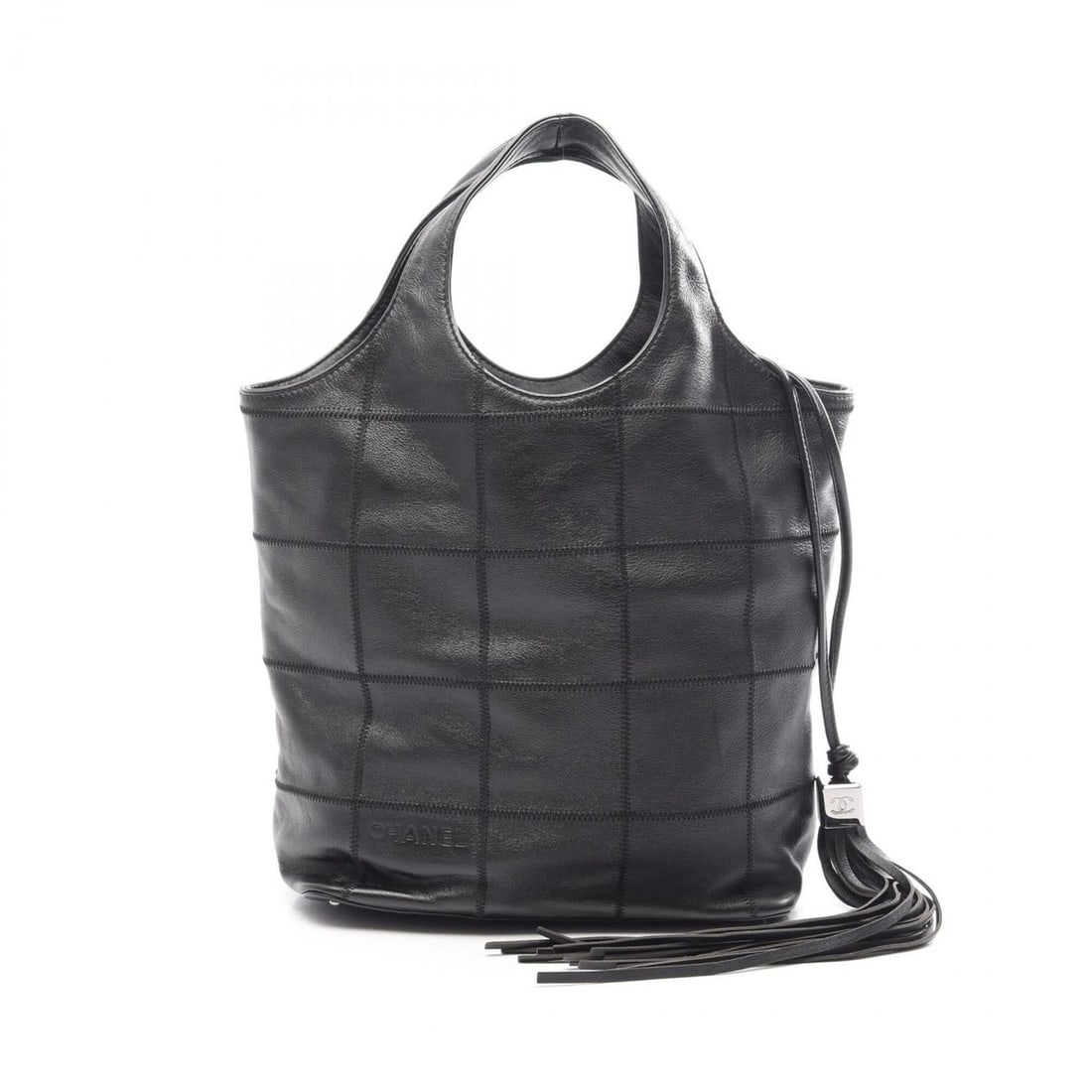 Chanel Chocolate Bar Drawstring Fringe Handbag, Leather, Women's, Black: --- Catalog ---Category: SizeSize (HxWxD): 25.5cm x 24cm x 14cm / 10.03'' x 9.44'' x 5.51''Category: DesignType: HandbagColor: BlackGender: WomenMaterial: Leather Hardware Color: SilverCategory: Gener