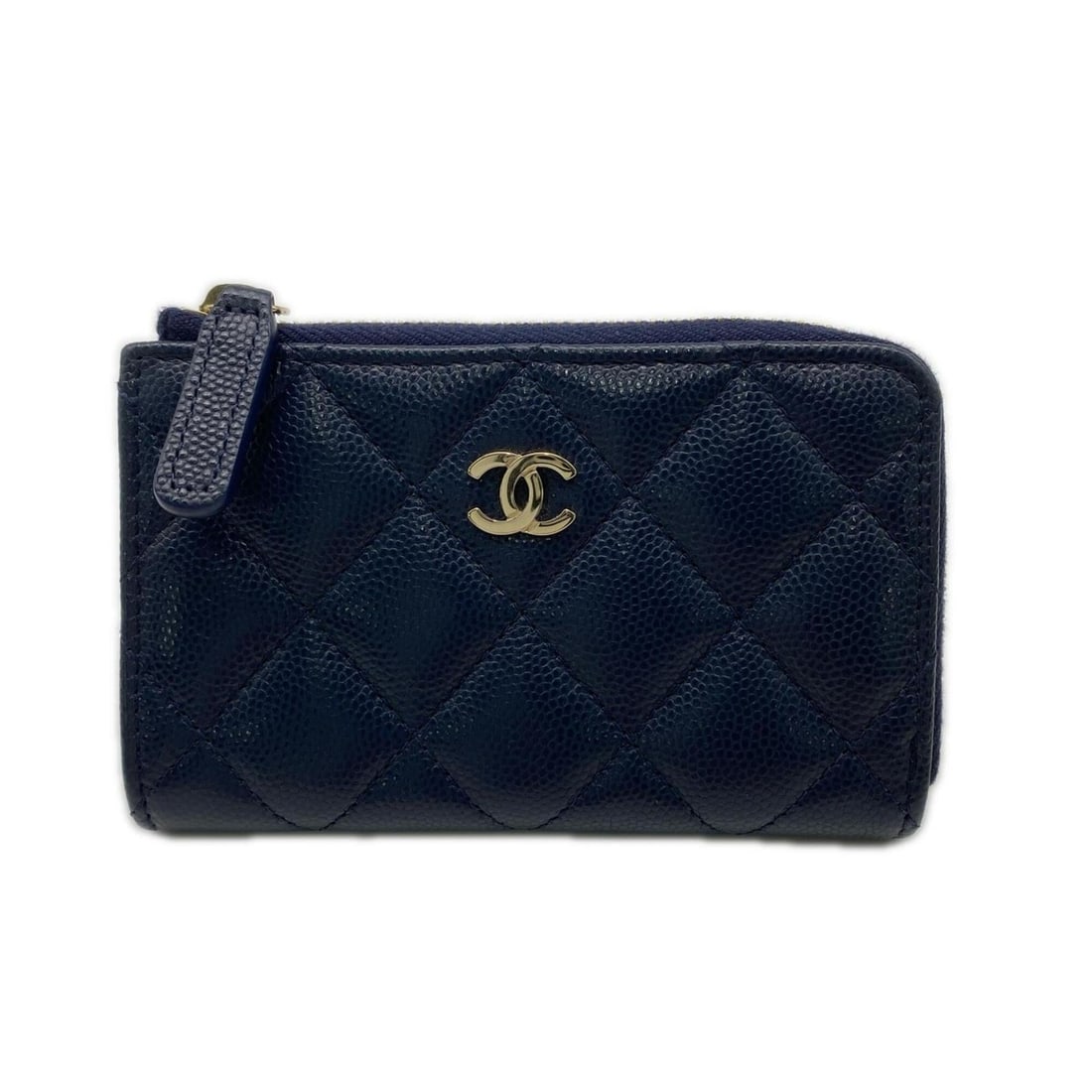 CHANEL Matelassé AP0221 Wallet/Coin Case, Navy Gold, Caviar Leather, Women's: --- Catalog ---Category: SizeSize (HxWxD): 7.5cm x 11.5cm x 1.5cm / 2.95'' x 4.52'' x 0.59''Category: DesignType: Coin purse/coin caseColor: NavyGender: WomenClosure: ZipperMaterial: Grained Calfskin 