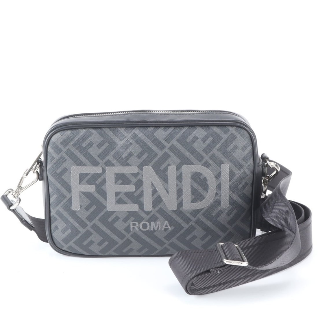 Fendi Zucca Camera Bag Leather Shoulder Messenger for Men: --- Catalog ---Category: SizeSize (HxWxD): 16cm x 24cm x 5cm / 6.29'' x 9.44'' x 1.96''Category: DesignType: Shoulder bagColor: BlackGender: MenMaterial: Leather , Coated canvas Category: GeneralBrand