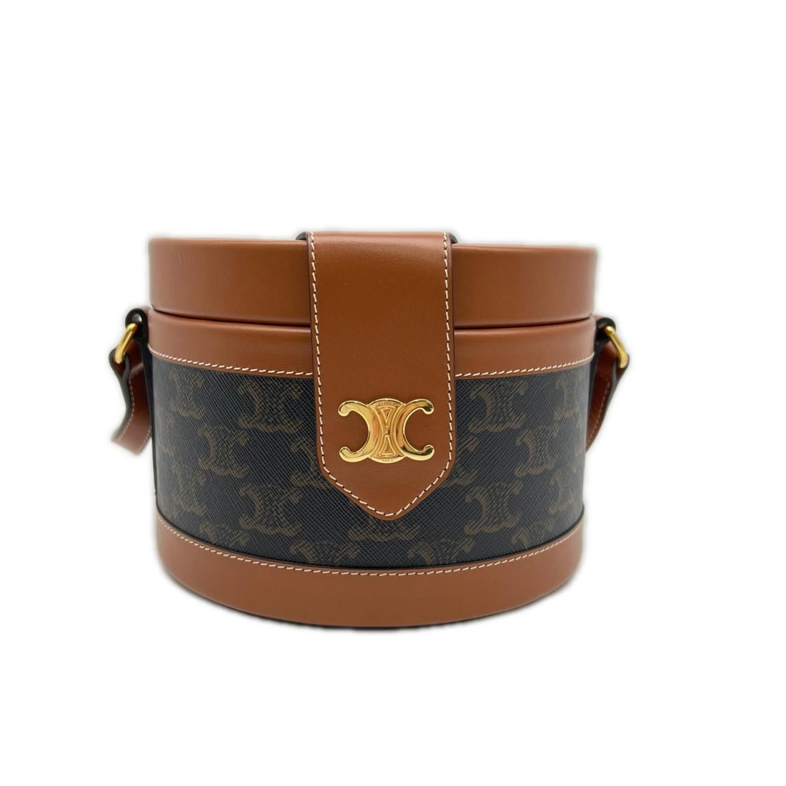 CELINE Triomphe Canvas Tambour Medium Tan 195192 Shoulder Bag Brown Calf Leather Women's: --- Catalog ---Category: SizeSize (HxWxD): 12.5cm x 17.5cm x 17cm / 4.92'' x 6.88'' x 6.69''Strap Length: 105.5cm / 41.53''Category: DesignType: Shoulder bagColor: BrownGender: WomenMaterial: Coated c