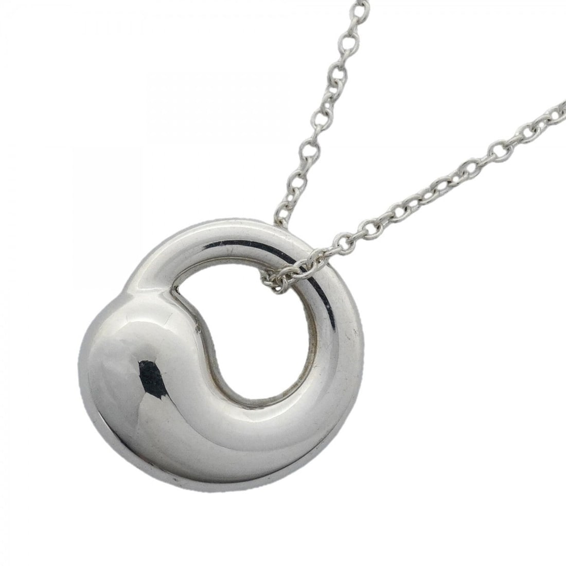 Tiffany & Co. Eternal Circle Necklace, Sterling Silver 925, Women's: --- Catalog ---Category: SizePendant Size: 13.7mm x 12.7mm / 0.53'' x 0.49''Neck Circumference: 40.5 cm / 15.94''Category: DesignGender: WomenMaterial: Silver 925Necklace Type: NecklaceCategory: Gener