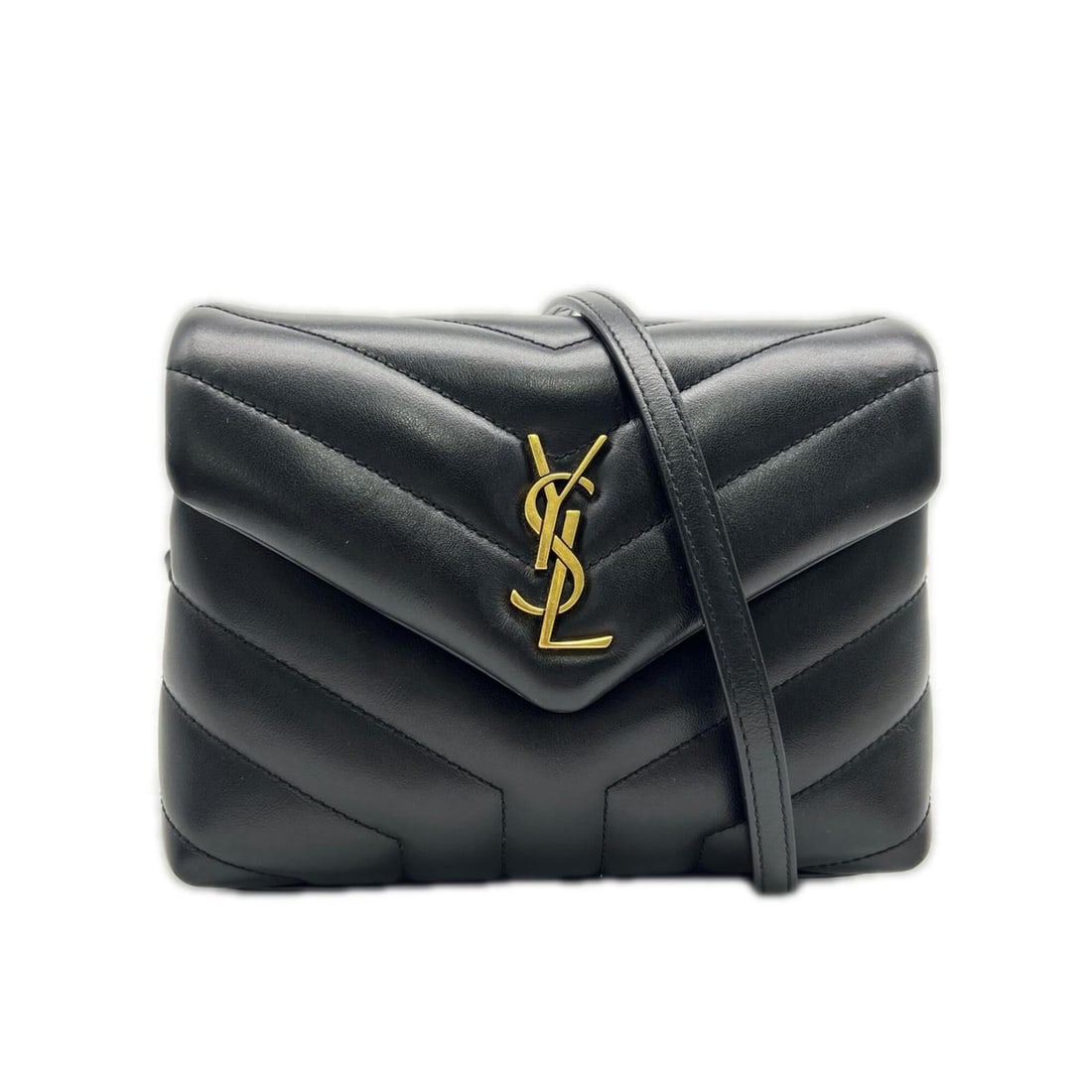 Yves Saint Laurent SAINT LAURENT PARIS Lulu Toy Bag 678401 - Calfskin Leather Shoulder Women's: --- Catalog ---Category: SizeSize (HxWxD): 13cm x 19cm x 7cm / 5.11'' x 7.48'' x 2.75''Strap Length: 125cm / 49.21''Category: DesignType: Shoulder bagColor: BlackGender: WomenClosure: MagnetMaterial: 