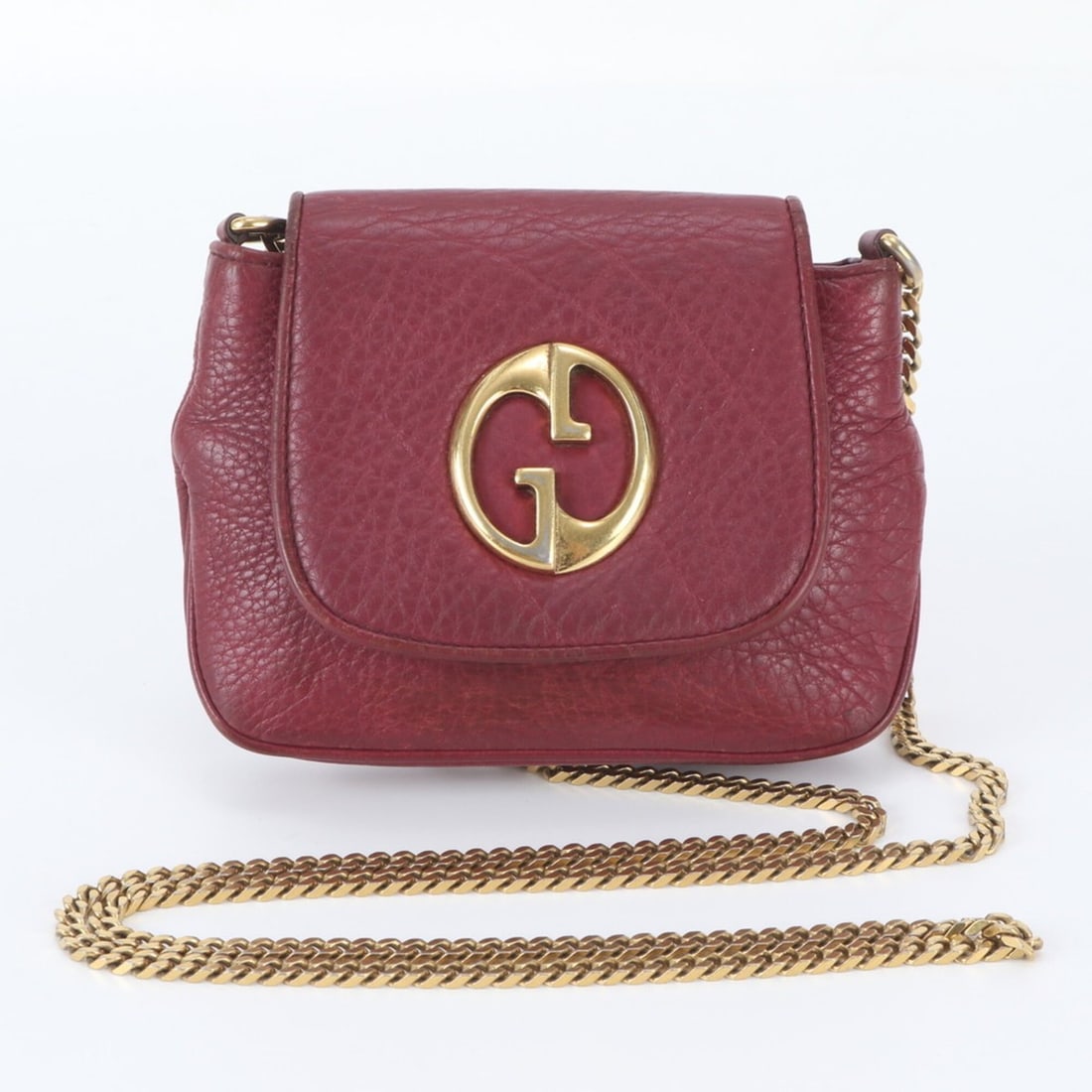 Gucci Double G 251821 Leather Chain Shoulder Bag Crossbody Handbag Tote for Women: --- Catalog ---Category: SizeSize (HxWxD): 14cm x 17cm x 4cm / 5.51'' x 6.69'' x 1.57''Category: DesignType: Handbag, Shoulder bag, Tote bagColor: Red color, WineGender: WomenMaterial: Leather Categor