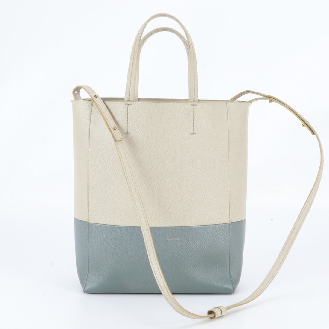 Celine Vertical Cabas Small Leather 2-Way Shoulder Bag, Handbag, Tote Bag for Women: --- Catalog ---Category: SizeSize (HxWxD): 29cm x 23cm x 10cm / 11.41'' x 9.05'' x 3.93''Category: DesignType: Handbag, Shoulder bag, Tote bagColor: IvoryGender: WomenMaterial: Leather Category: Gener