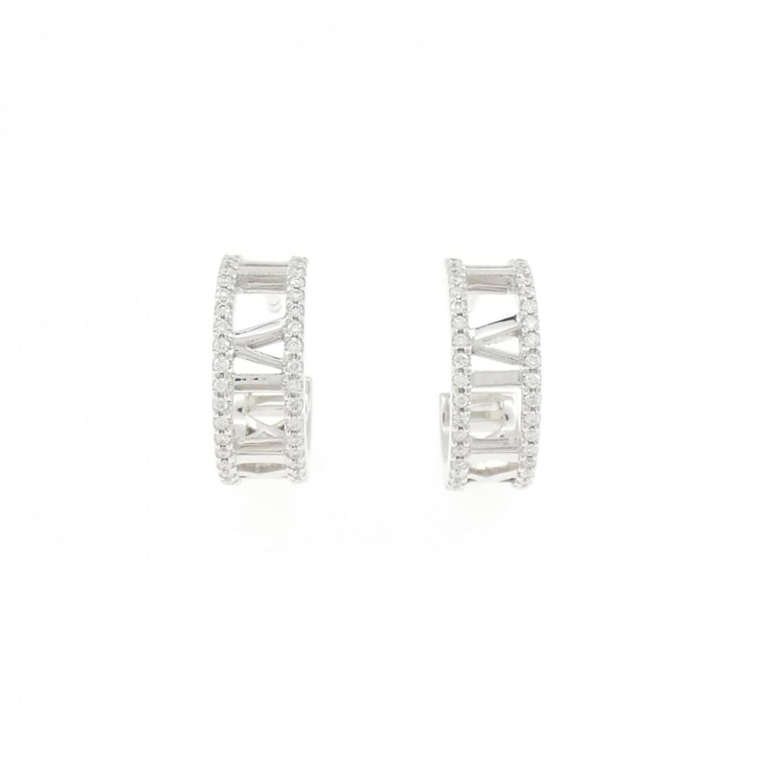 Tiffany Atlas Hoop Earrings: --- Catalog ---Category: SizeSize (HxWxD): 15.00mm x 5.50mm / 0.59'' x 0.22''Category: DesignType: Hoop earringsGender: WomenMaterial: White gold (18K)Category: GeneralBrand: Tiffany--- Item List ---S