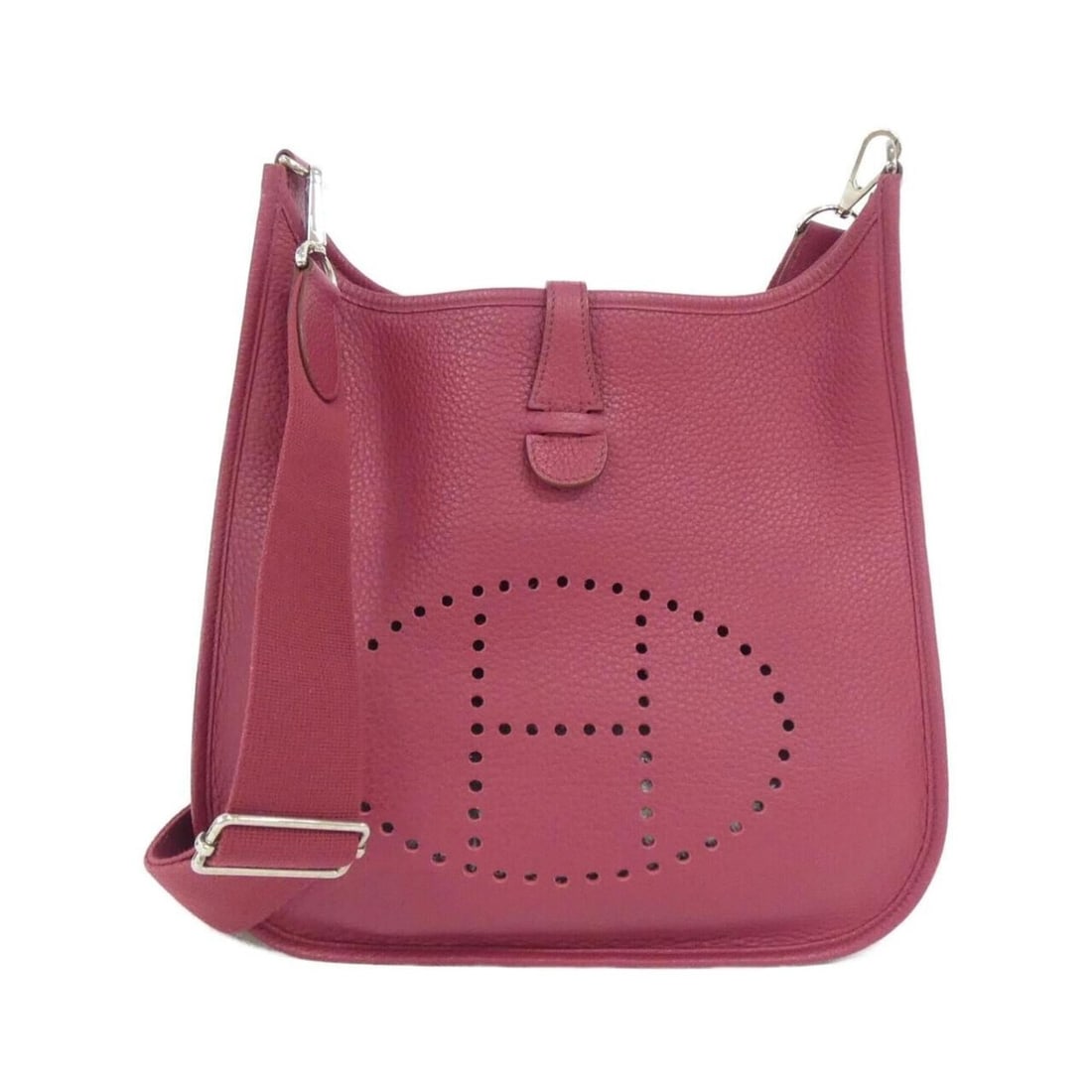 Hermes Evelyne 3 PM 056277CK Shoulder Bag: --- Catalog ---Category: SizeSize (HxWxD): 30cm x 29cm x 9cm / 11.81'' x 11.41'' x 3.54''Category: DesignType: Shoulder bagColor: RubyGender: WomenMaterial: Taurillon clemence leather Hardware Color: 