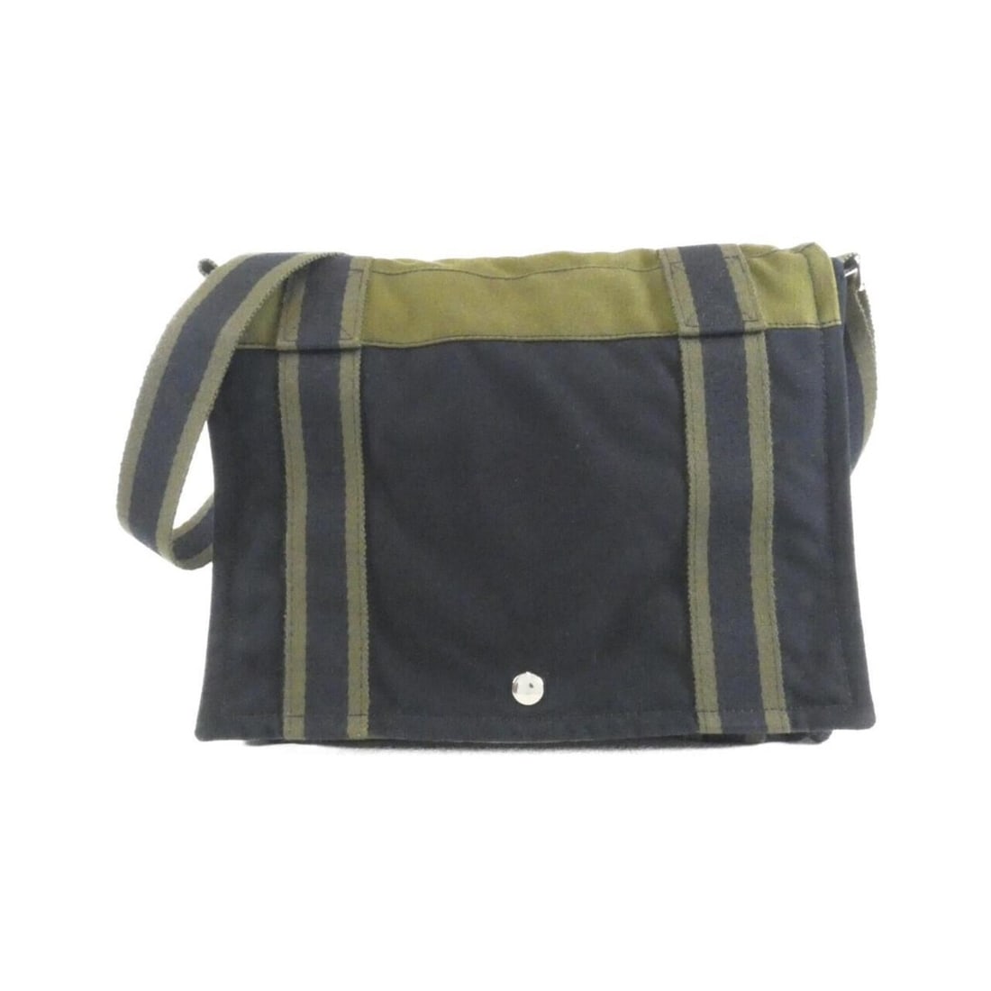 Hermes SAC Fourre-Tout Bassas PM 101199M Shoulder Bag: --- Catalog ---Category: SizeSize (HxWxD): 25cm x 30cm x 8cm / 9.84'' x 11.81'' x 3.14''Category: DesignType: Shoulder bagColor: Black, KhakiGender: Men,WomenMaterial: Canvas Hardware Color: