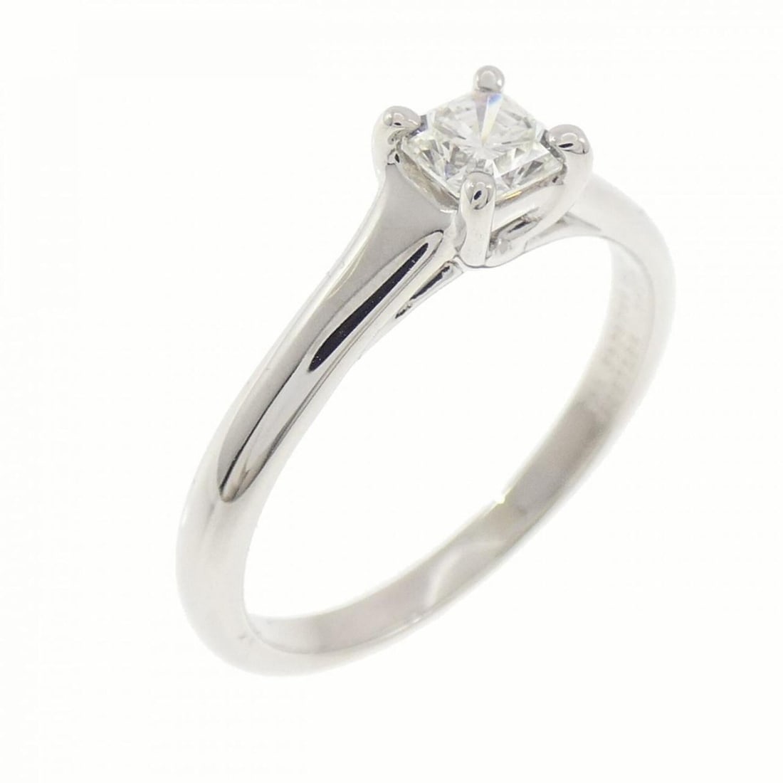 Tiffany & Co. Lucida Ring 0.26 CT I IF: --- Catalog ---Category: SizeJP Size: 9.0US Size: 5Category: DesignType: Band ringStone: DiamondGender: WomenMaterial: Platinum 950Category: GeneralBrand: Tiffany--- Item List ---Section: