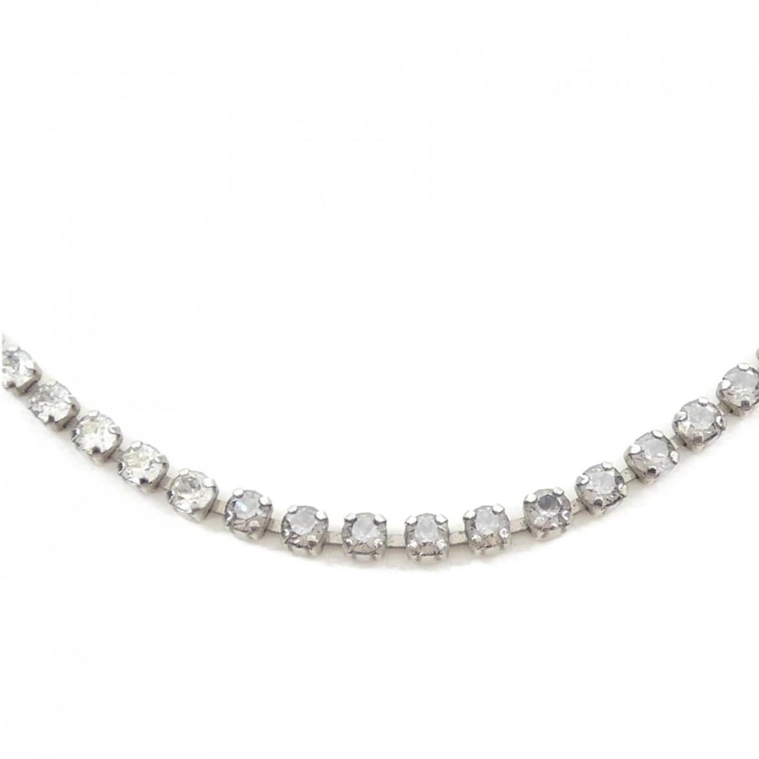 Christian Dior Dior necklace: --- Catalog ---Category: SizePendant Size: 8mm x 13mm / 0.31'' x 0.51''Neck Circumference: 55.7 cm / 21.92''Category: DesignColor: SilverGender: WomenNecklace Type: NecklaceCategory: GeneralBrand: