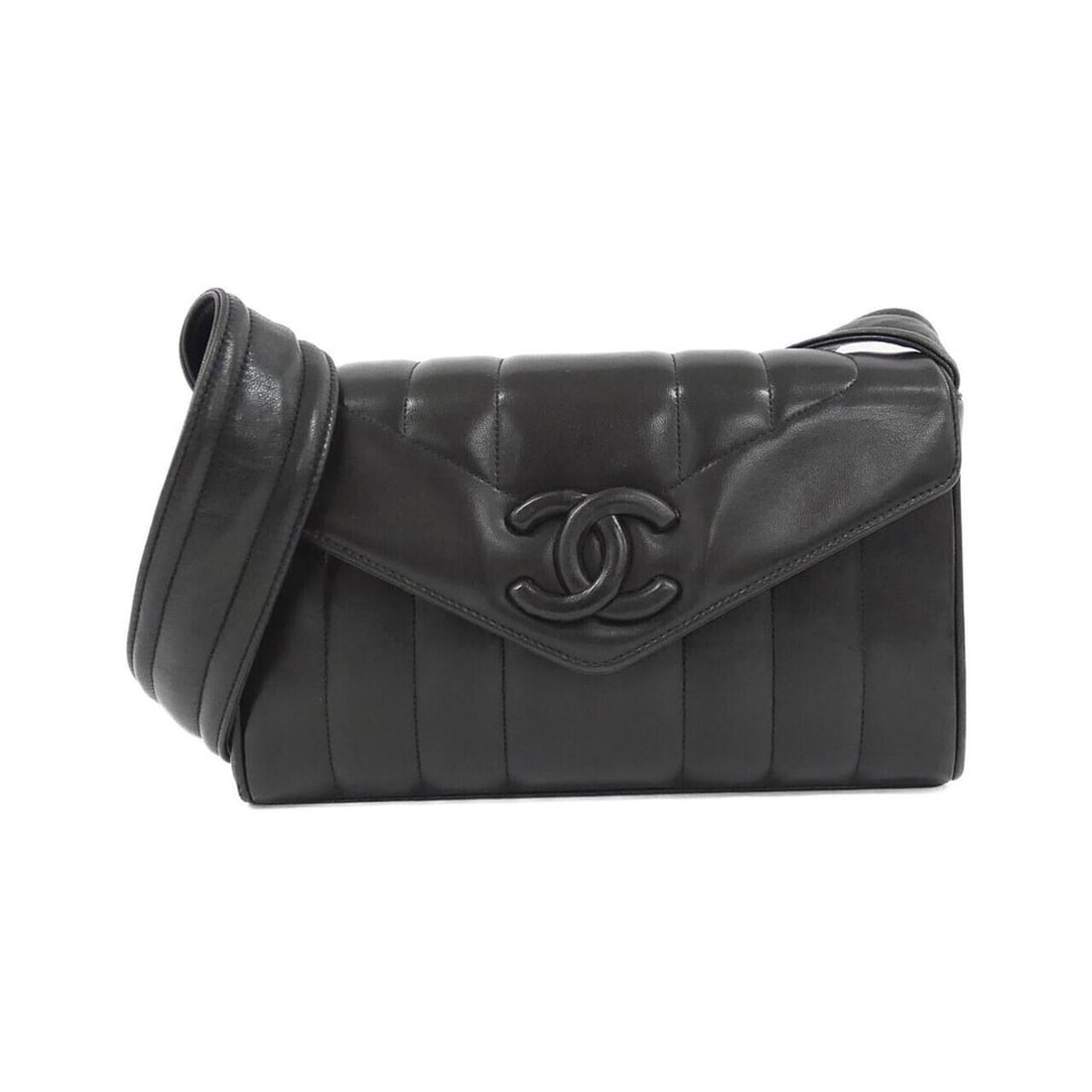 Chanel shoulder bag: --- Catalog ---Category: SizeSize (HxWxD): 15cm x 25cm x 7cm / 5.9'' x 9.84'' x 2.75''Category: DesignType: Shoulder bagColor: BlackGender: WomenMaterial: Leather Leather/Fur Type: Lamb