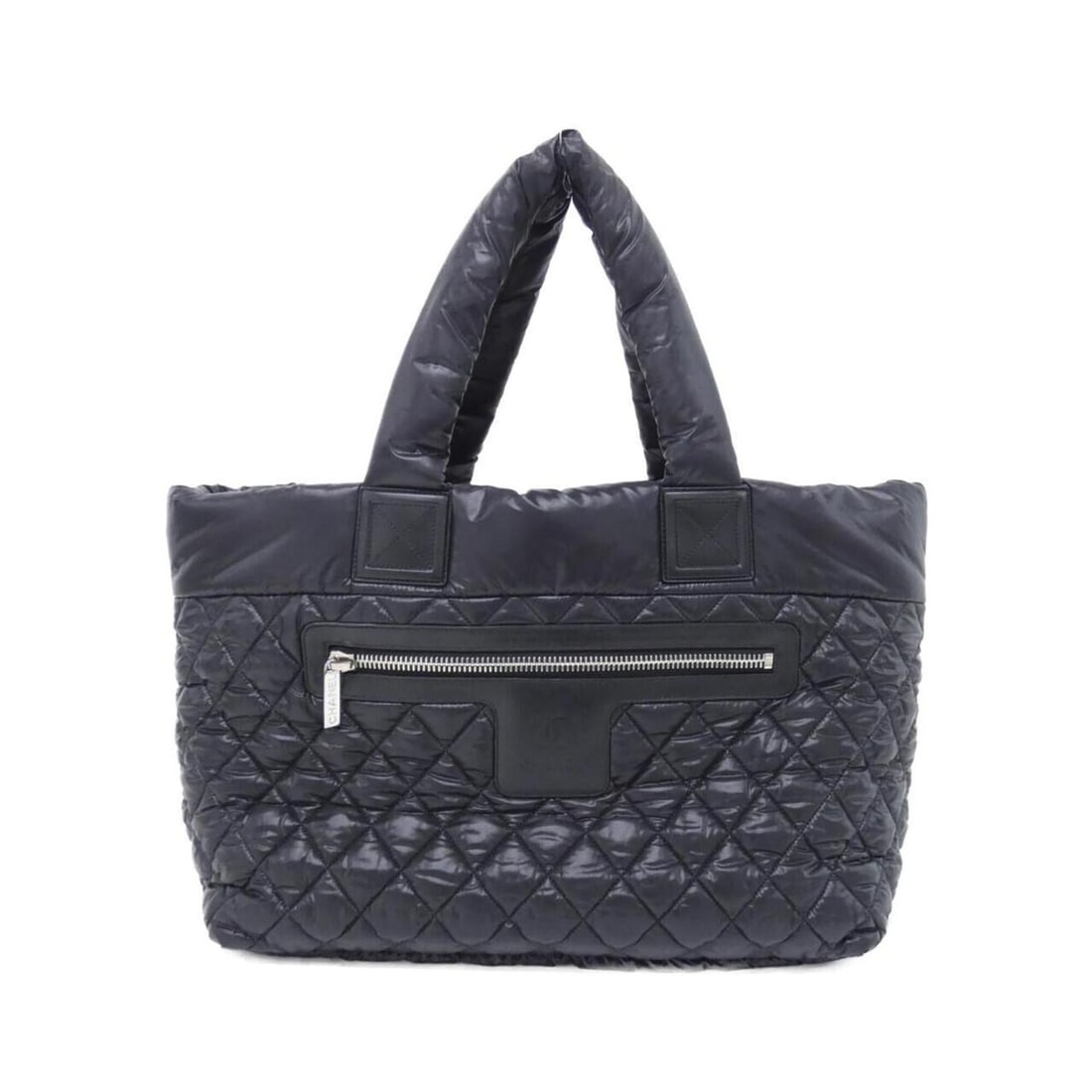 Chanel Coco Cocoon line 48611 handbag: --- Catalog ---Category: SizeSize (HxWxD): 28cm x 51cm x 18cm / 11.02'' x 20.07'' x 7.08''Category: DesignType: HandbagColor: BlackGender: WomenMaterial: Nylon Hardware Color: SilverCategory: GeneralM