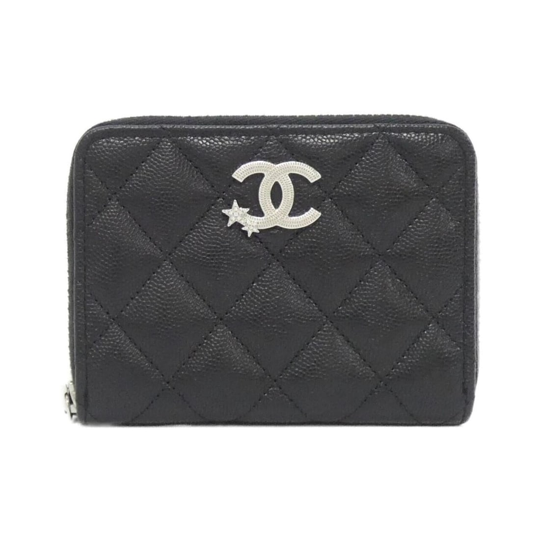 Chanel AP4813 Wallet: --- Catalog ---Category: SizeSize (HxWxD): 9cm x 12cm x 2cm / 3.54'' x 4.72'' x 0.78''Category: DesignType: Wallet (bi-fold)Color: BlackGender: WomenMaterial: Grained Calfskin Category: GeneralMPN: