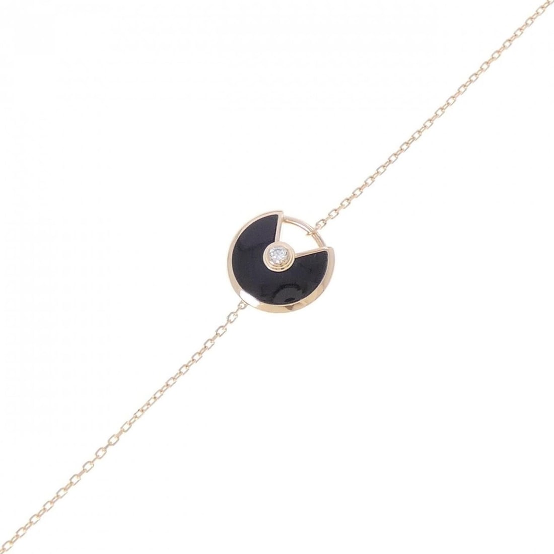 Cartier Amulette Extra Small Bracelet: --- Catalog ---Category: SizeLength: 15cm - 16cm / 5.9'' - 6.29''Category: DesignType: Charm braceletStone: Diamond, OnyxGender: WomenMaterial: Pink gold (18K)Category: GeneralMPN: B6044100Brand:
