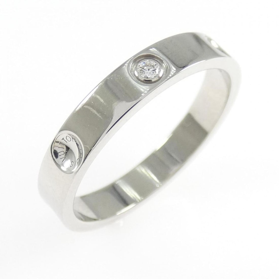 Louis Vuitton Alliance Empreinte 1P Ring: --- Catalog ---Category: SizeUS Size: 8.5Brand Size: 57Category: DesignType: Band ringColor: PlatinumGender: Women,MenMaterial: Platinum 950Category: GeneralBrand: Louis Vuitton--- Item List