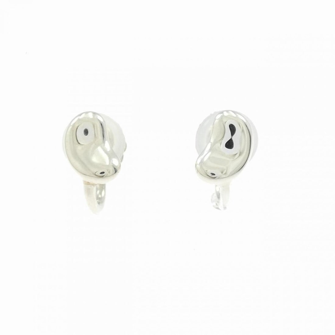 Tiffany Beans Earrings: --- Catalog ---Category: SizeSize (HxWxD): 8.80mm x 5.50mm / 0.35'' x 0.22''Category: DesignType: Clip earringsGender: WomenMaterial: Silver 925Category: GeneralBrand: Tiffany--- Item List ---Section: