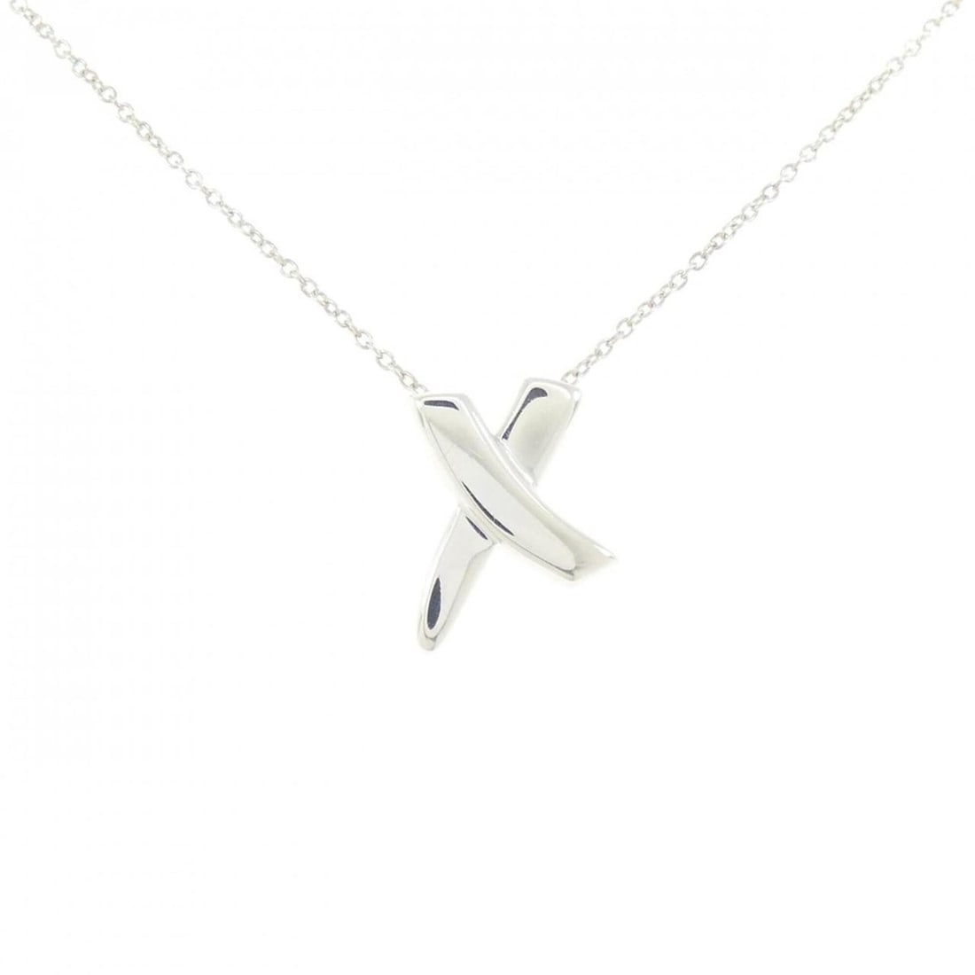 Tiffany Kiss Necklace: --- Catalog ---Category: SizePendant Size: 14.5mm x 11.7mm / 0.57'' x 0.46''Neck Circumference: 41 cm / 16.14''Category: DesignGender: WomenMaterial: Silver 925Pendant Type: PendantNecklace Type: Neck