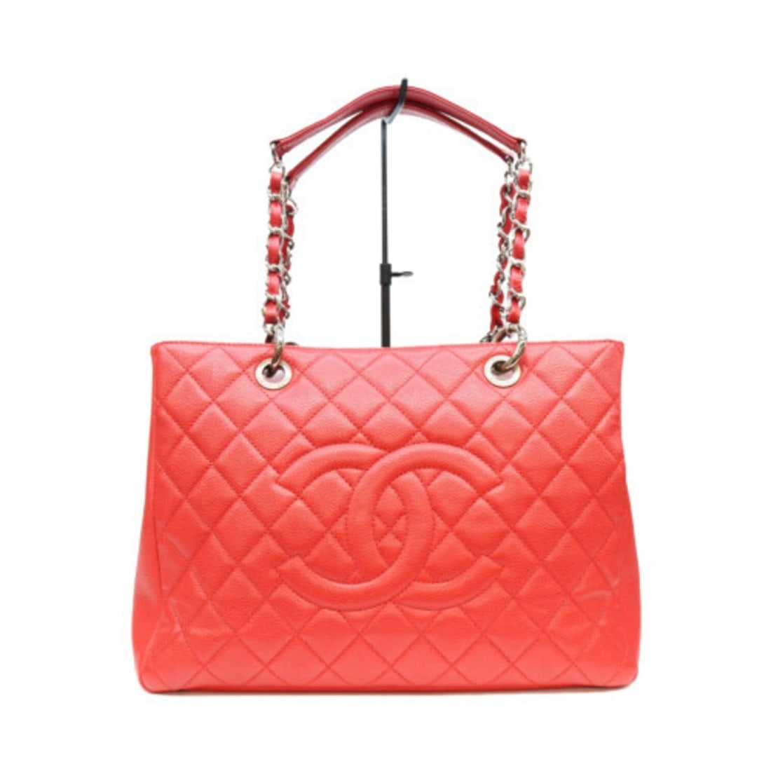 CHANEL A50995 Red Caviar Leather Tote Bag with Silver Hardware (GST) - Women's: --- Catalog ---Category: SizeSize (HxWxD): 24.5cm x 33cm x 13cm / 9.64'' x 12.99'' x 5.11''Category: DesignType: Tote bagColor: Red colorGender: WomenMaterial: Grained Calfskin Hardware Color: SilverC