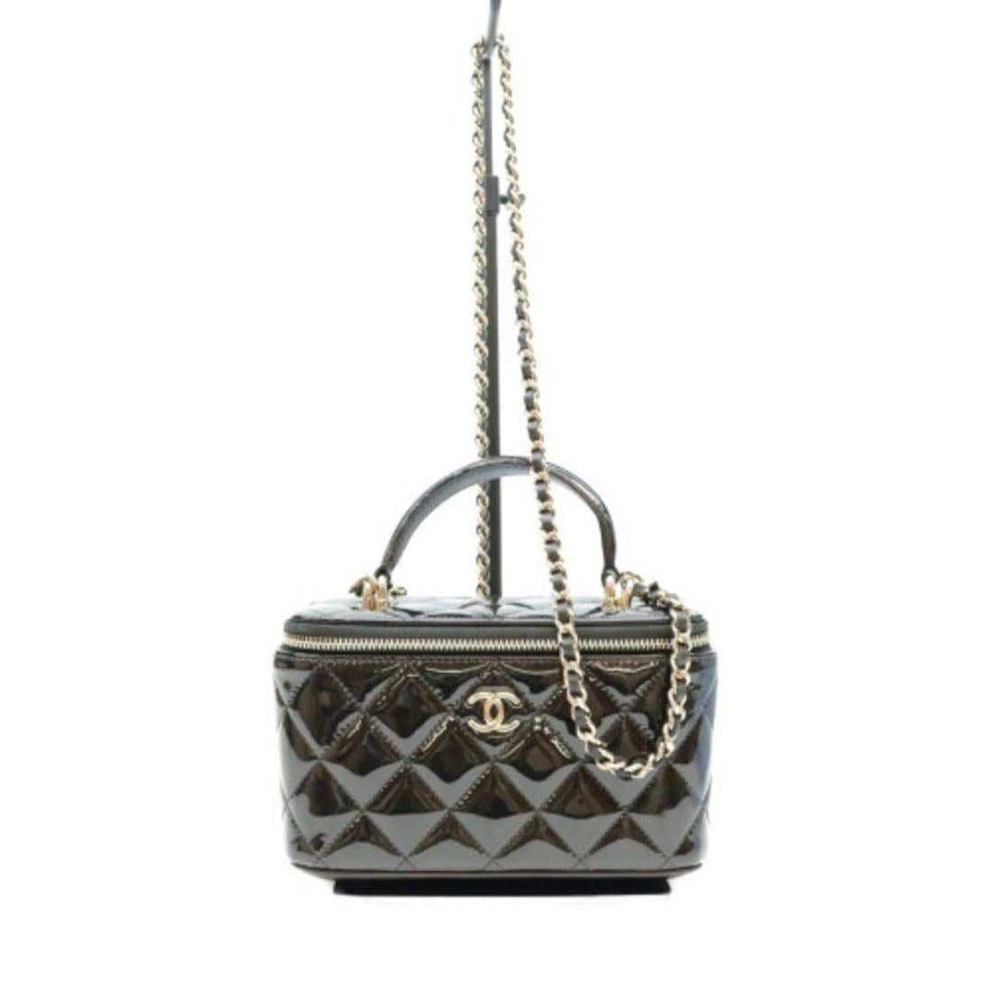 CHANEL Black Patent Leather Top Handle Vanity 2-Way Shoulder Bag with Gold Hardware for Women: --- Catalog ---Category: SizeSize (HxWxD): 10cm x 16cm x 8cm / 3.93'' x 6.29'' x 3.14''Category: DesignType: Shoulder bagColor: BlackGender: WomenMaterial: Patent leather Hardware Color: GoldCategory: