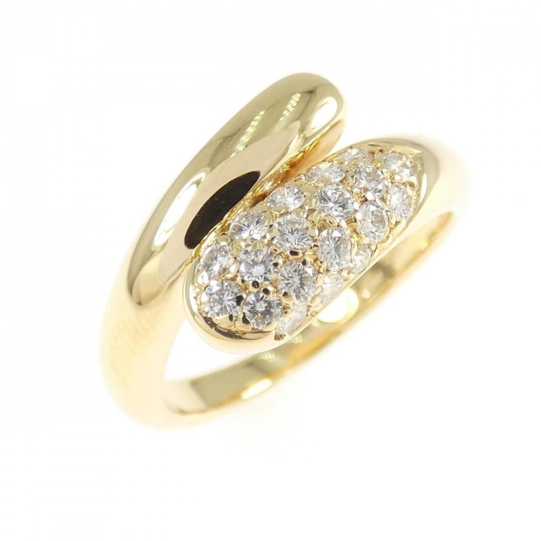 Bvlgari Astrea Ring: --- Catalog ---Category: SizeJP Size: 10US Size: 5.5Category: DesignType: Band ringColor: Yellow goldStone: DiamondGender: WomenMaterial: Yellow gold (18K)Category: GeneralBrand: Bvlgari--- Item List