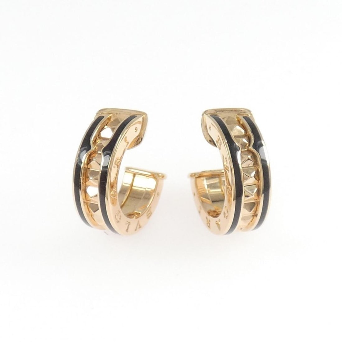 Bvlgari B.zero1 Earrings: --- Catalog ---Category: SizeSize (HxWxD): 15.80mm x 5.20mm / 0.62'' x 0.20''Category: DesignType: Half hoop earringsColor: Black, Pink goldGender: WomenMaterial: Ceramic, Pink gold (18K)Category: