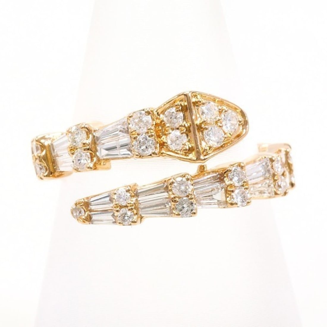 18K (18-karat gold) Pink Gold Ring with 1.00ct Diamond, Card Design, Total Weight 2.5g, Jewelry: --- Catalog ---Category: SizeWidth: 10mm / 0.39''Weight: 2.5g / 0.08oz.JP Size: 9US Size: 5Category: DesignType: Band ringColor: Pink goldMetal: GoldStone: DiamondMaterial: Pink gold (18K)Metal Purity