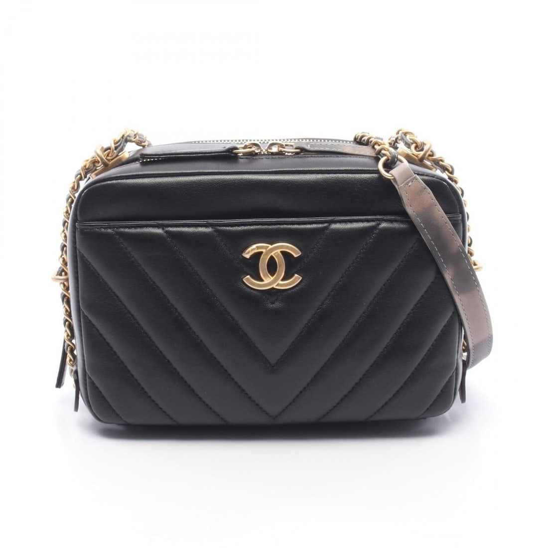 Chanel Chevron V-stitch Small Shoulder Bag/Handbag, Lambskin Leather, Women's, Black: --- Catalog ---Category: SizeSize (HxWxD): 13cm x 19cm x 7.5cm / 5.11'' x 7.48'' x 2.95''Category: DesignType: Handbag, Shoulder bagColor: BlackGender: WomenMaterial: Leather Leather/Fur Type: Lambski