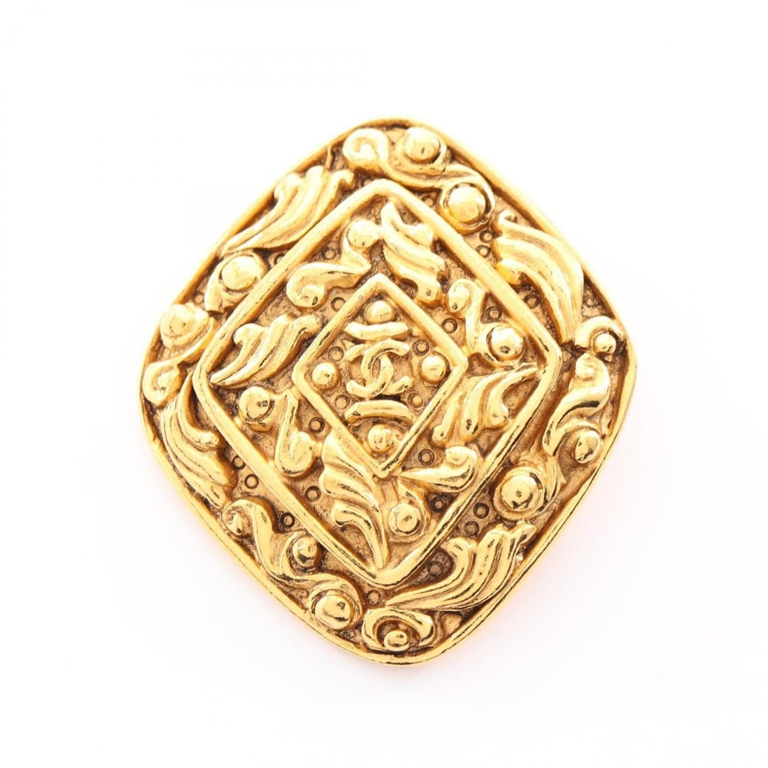 Chanel Coco Mark Arabesque Brooch Accessory, Gold Plated (GP), Women's, Tone: --- Catalog ---Category: SizeSize (HxWxD): 4.7cm x 4.2cm / 1.85'' x 1.65''Category: DesignType: BroochColor: GoldGender: WomenMaterial: Gold platingCategory: GeneralBrand: Chanel--- Item List ---Secti