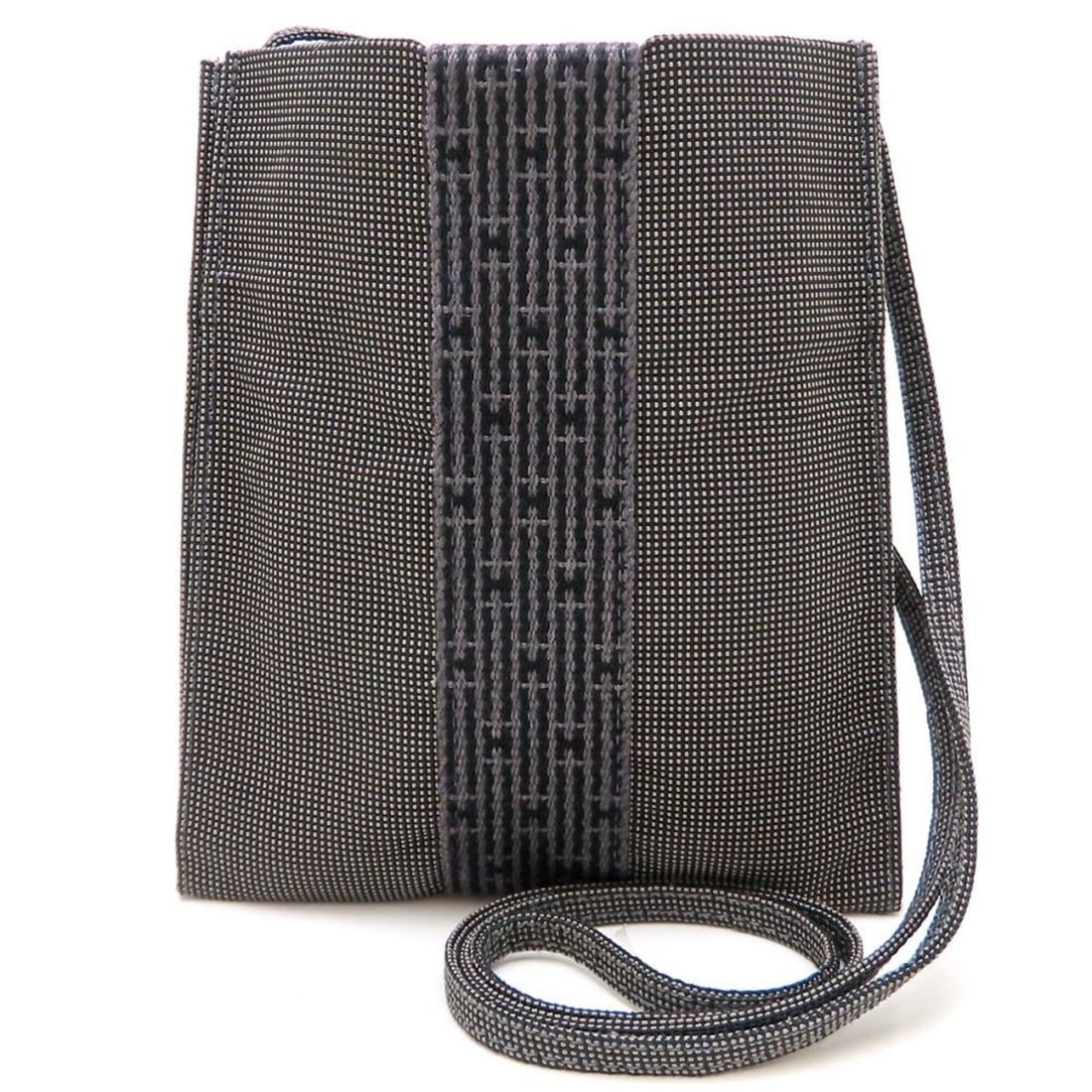 HERMES Hermes Herline Pochette Sacoche Men's and Women's Shoulder Bag Nylon Canvas Gray 353382: --- Catalog ---Category: SizeSize (HxWxD): 19.5cm x 7cm x 3cm / 7.67'' x 2.75'' x 1.18''Category: DesignType: Pochette, Shoulder bagColor: GrayGender: Men,WomenMaterial: Nylon canvas Category: General