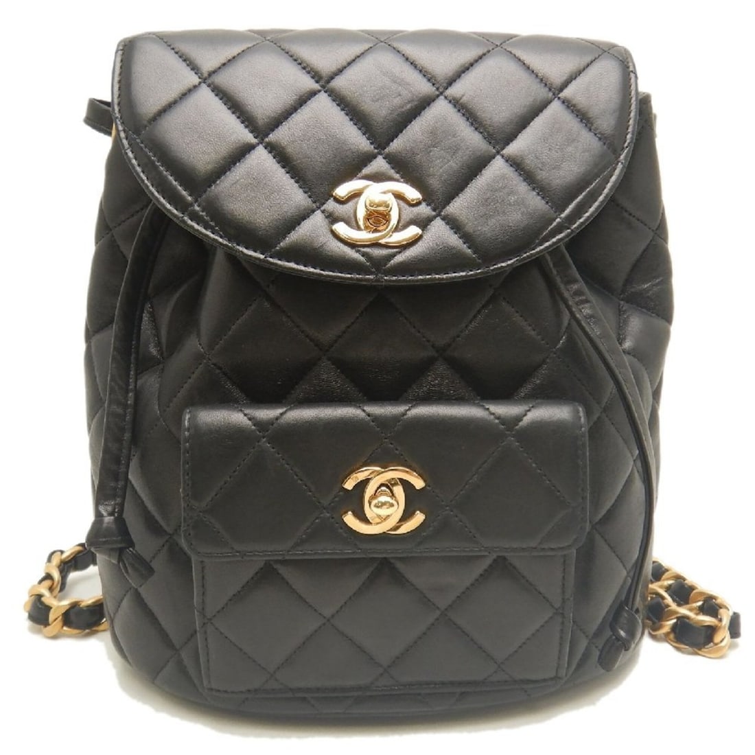 CHANEL Chain Backpack Matelassé Rucksack Lambskin Black Women's 253962: --- Catalog ---Category: SizeSize (HxWxD): 25cm x 21.5cm x 10cm / 9.84'' x 8.46'' x 3.93''Category: DesignType: BackpackColor: BlackGender: WomenClosure: Turn lockMaterial: Leather Hardware Color: Gol