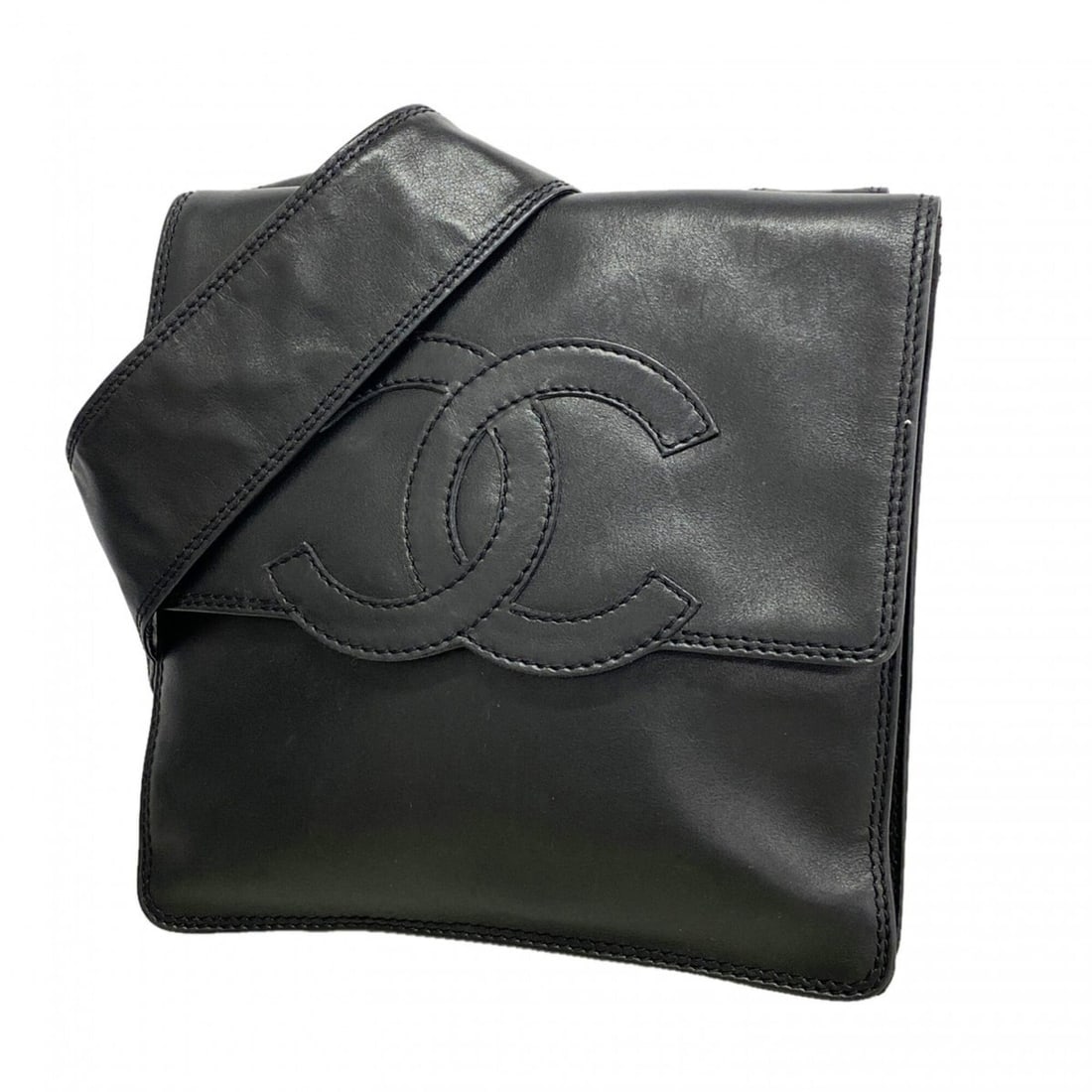 Chanel Shoulder Bag, Lambskin, Black, Women's, P3186841: --- Catalog ---Category: SizeSize (HxWxD): 20cm x 19.5cm x 1cm / 7.87'' x 7.67'' x 0.39''Category: DesignType: Shoulder bagColor: BlackGender: WomenMaterial: Leather Hardware Color: GoldLeather/Fur Ty