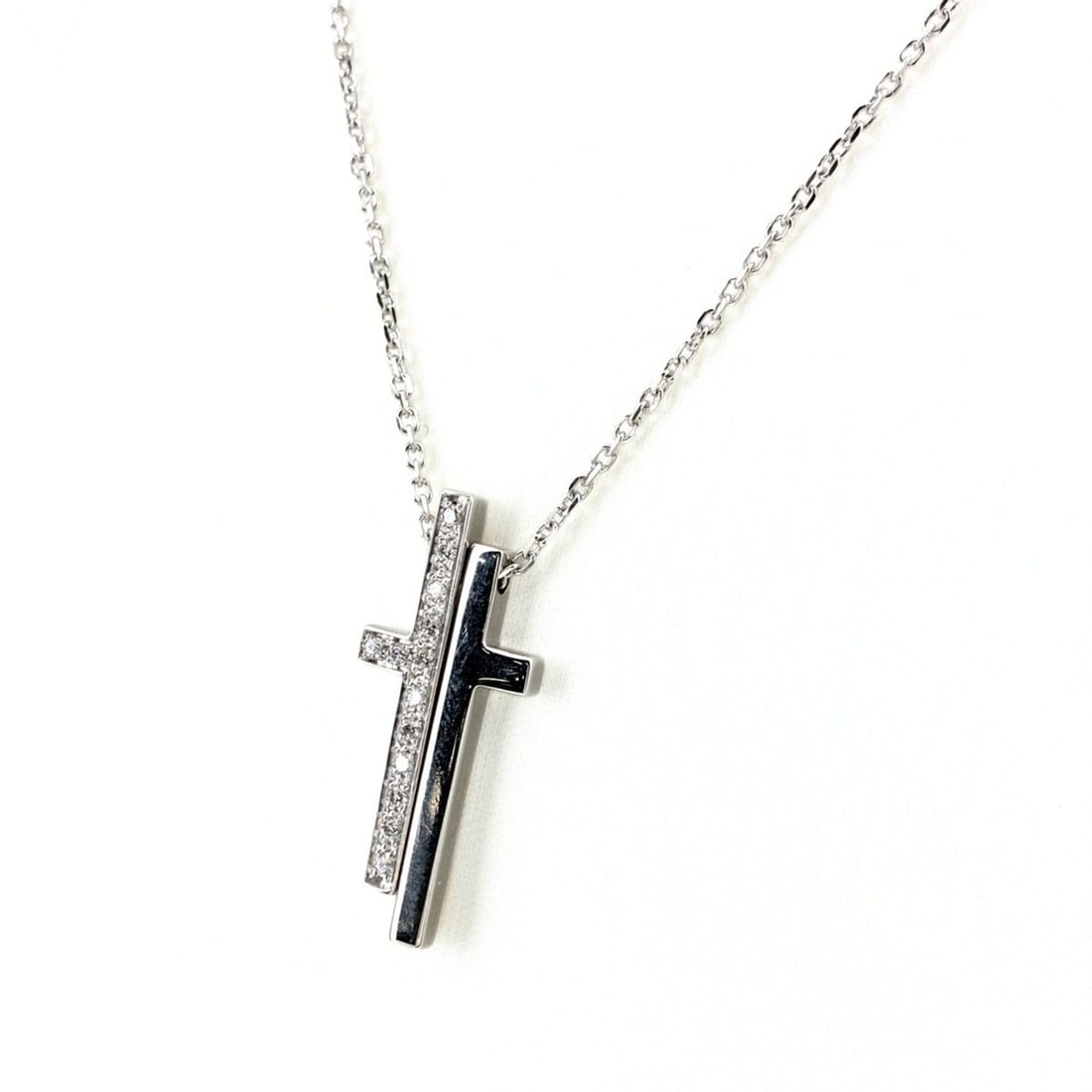Gucci GUCCI Diamond Separate Cross Necklace, Melee Diamonds, 750 Diamond, Women's: --- Catalog ---Category: SizePendant Size: 26.2mm x 12.4mm / 1.03'' x 0.48''Neck Circumference: 48 cm / 18.89''Category: DesignColor: SilverGender: WomenNecklace Type: NecklaceCategory: GeneralBrand: 