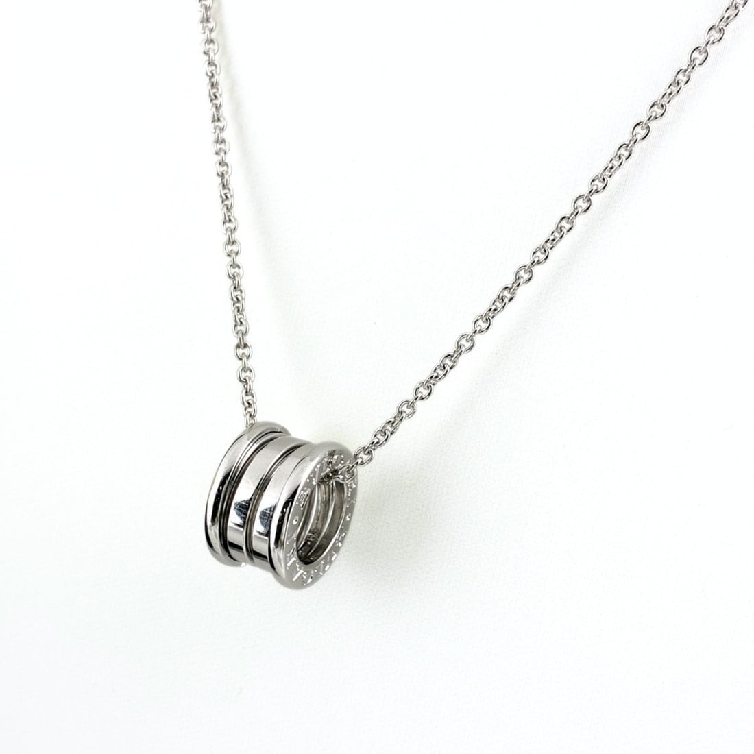 Bulgari BVLGARI B.zero1 Necklace Pendant 750 Women's: --- Catalog ---Category: SizePendant Size: 14.7mm x 8.5mm / 0.57'' x 0.33''Neck Circumference: 40.5 cm / 15.94''Category: DesignColor: SilverGender: WomenNecklace Type: Pendant necklaceCategory: Gener