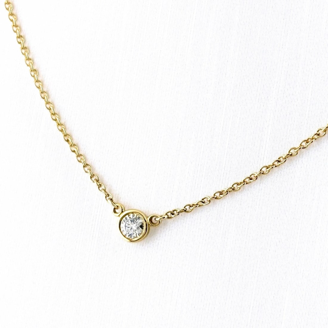 Tiffany & Co. By the Yard Necklace, Yellow Gold (YG) Pendant, Elsa Peretti Design, 750 Diamond,: --- Catalog ---Category: SizePendant Size: 3.7mm x 3.7mm / 0.14'' x 0.14''Neck Circumference: 40 cm / 15.74''Category: DesignColor: Yellow goldGender: WomenMaterial: Yellow gold (18K)Pendant Type: Pen