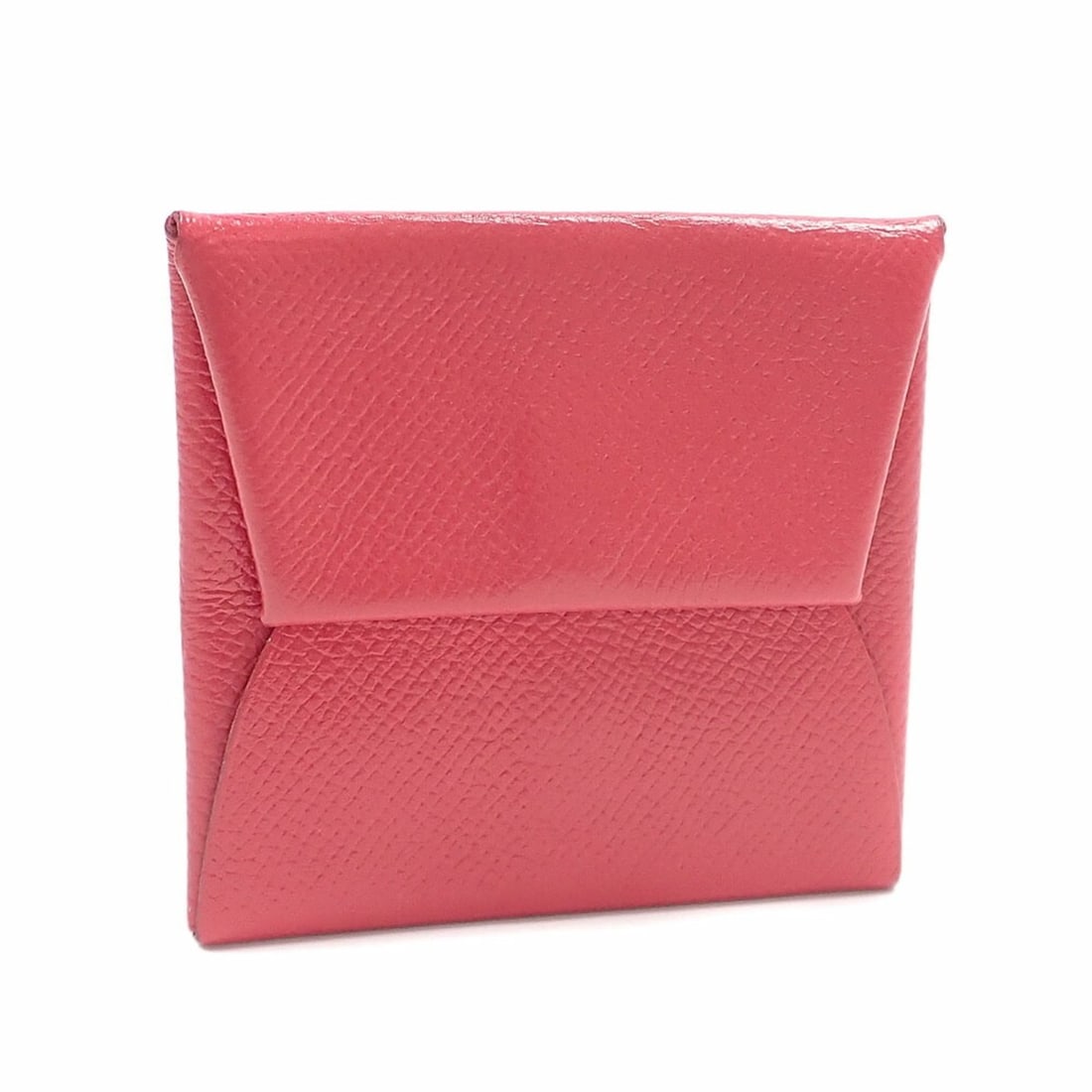 Hermes Bastia Coin Case for Women, Red Leather, ?O Stamp, Circa 2011.: --- Catalog ---Category: SizeSize (HxWxD): 8cm x 8.5cm x 5.00mm / 3.14'' x 3.34'' x 0.19''Category: DesignType: Coin purse/coin caseColor: Red colorGender: WomenMaterial: Leather Category: GeneralLine