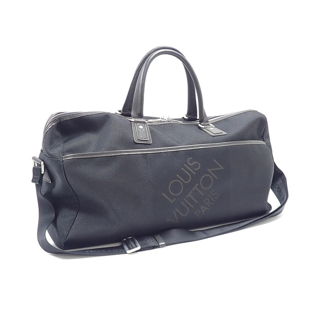 Louis Vuitton Boston Bag Damier Géant Souverain Men's M93227 Noir: --- Catalog ---Category: SizeSize (HxWxD): 30cm x 52cm x 18cm / 11.81'' x 20.47'' x 7.08''Category: DesignType: Boston bagColor: NoirGender: MenMaterial: Damier Geant Category: GeneralLine: Damier Gea