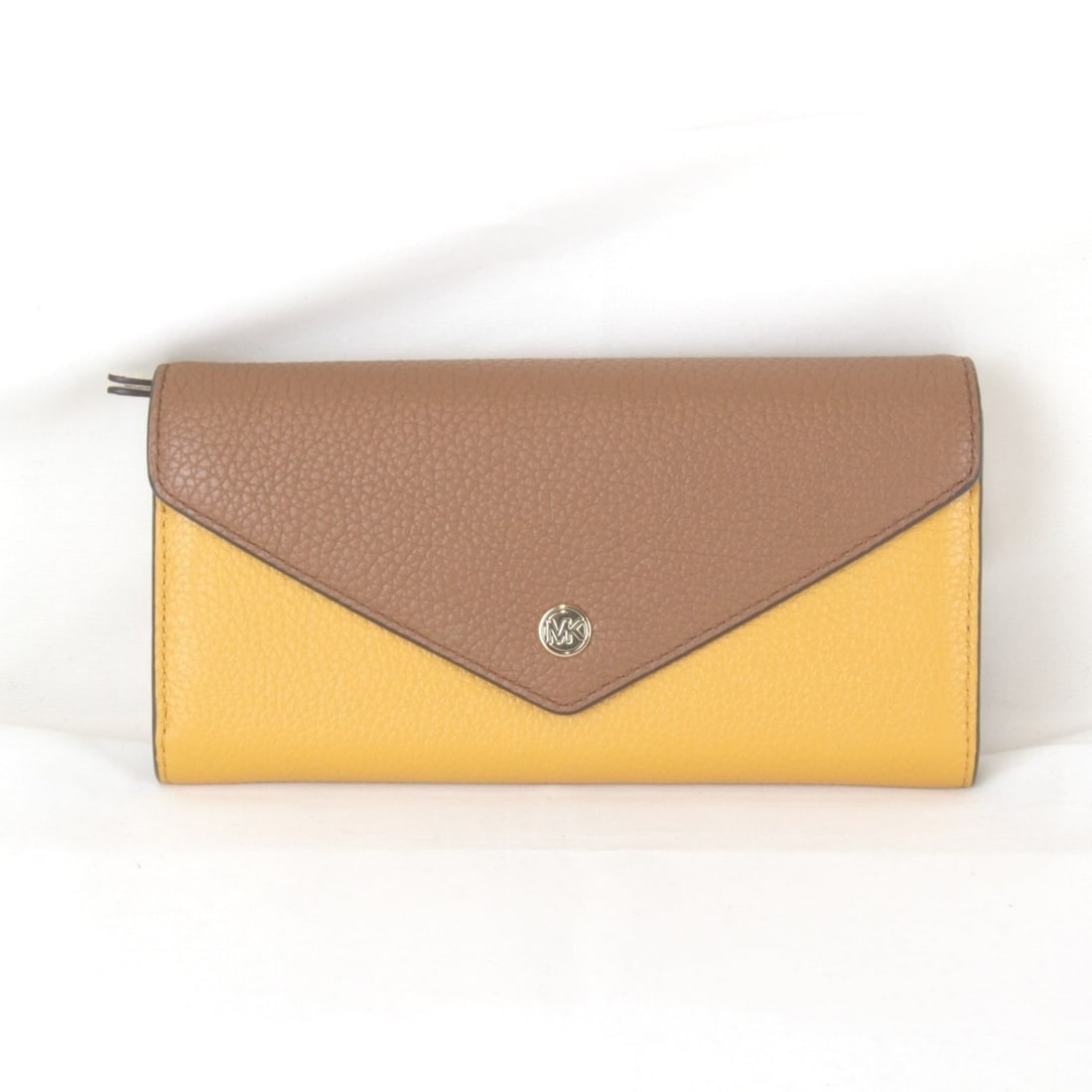 Michael Kors JET SET TRAVEL Continental Wallet, Large, Leather, Yellow, Women's: --- Catalog ---Category: SizeSize (HxWxD): 10cm x 19cm x 3cm / 3.93'' x 7.48'' x 1.18''Category: DesignType: Long wallet (bi-fold)Color: YellowGender: WomenClosure: Button, Snap fastenerMaterial: Leat
