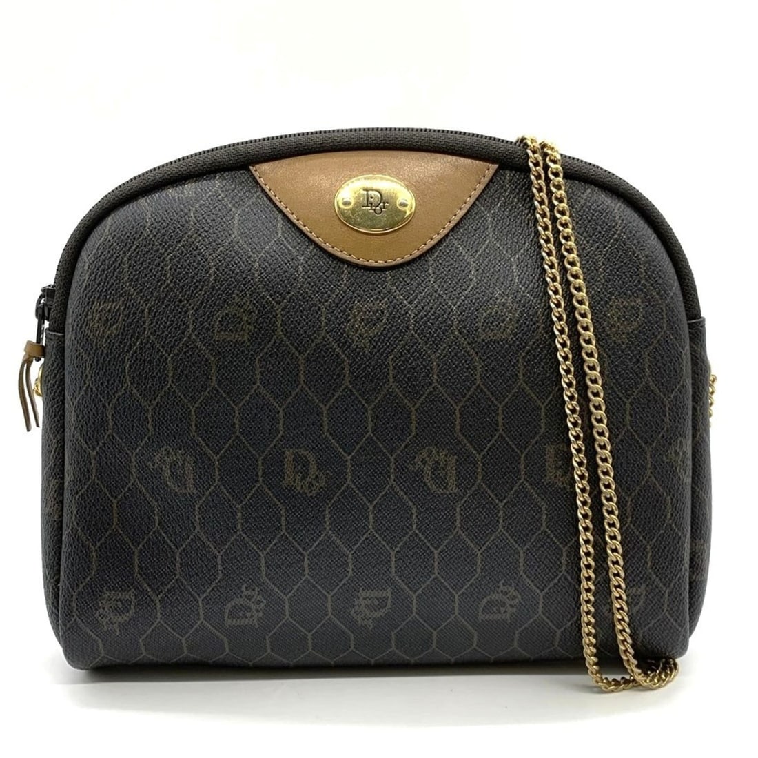 Christian Dior Honeycomb Chain Shoulder Bag, Brown, Women's: --- Catalog ---Category: SizeSize (HxWxD): 17cm x 21cm x 5cm / 6.69'' x 8.26'' x 1.96''Strap Length: 126cm / 49.6''Category: DesignType: Shoulder bagColor: BrownGender: WomenClosure: ZipperMaterial: P