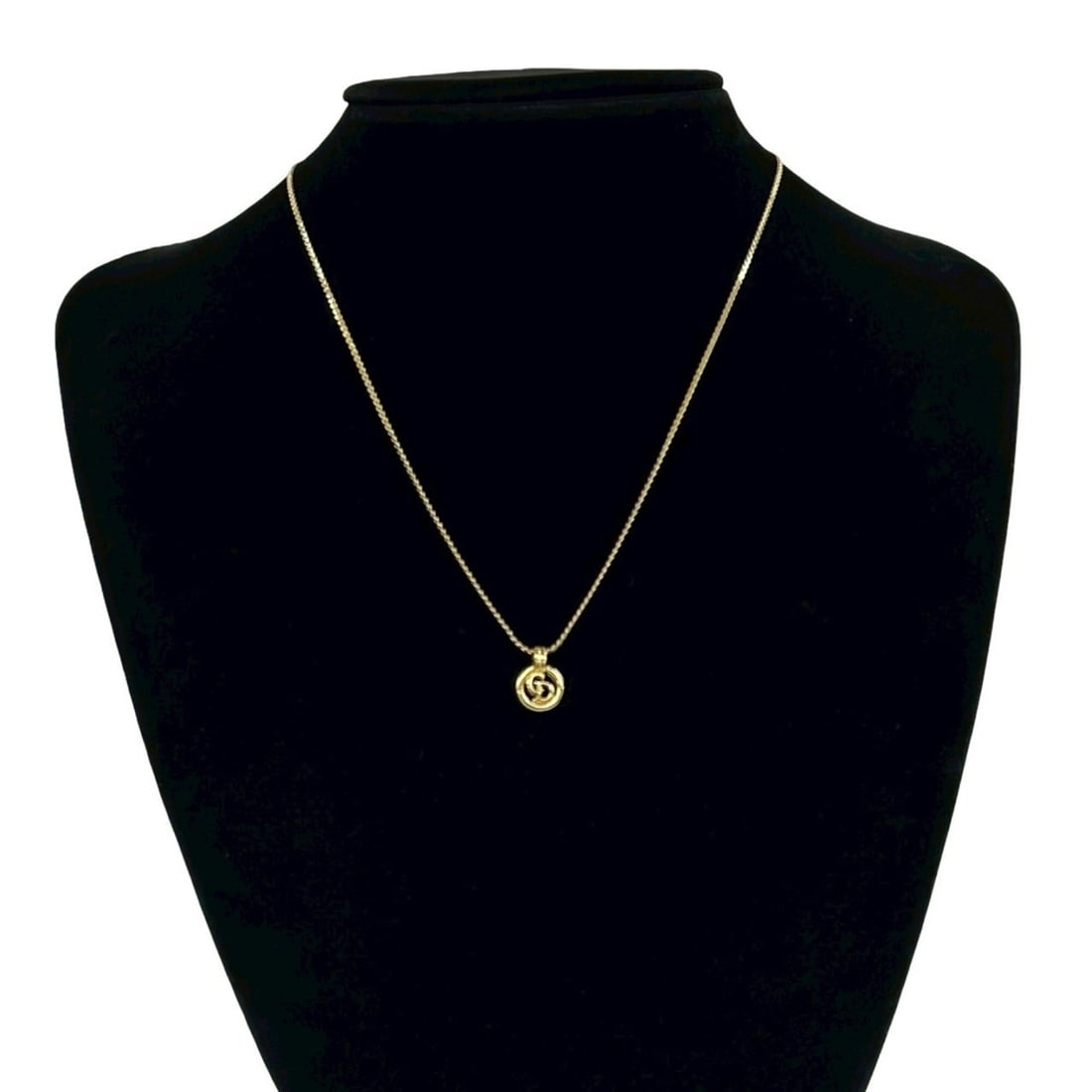 Christian Dior Logo GP Necklace Pendant Choker Accessory Gold 01421: --- Catalog ---Category: SizePendant Size: 12mm x 8mm / 0.47'' x 0.31''Neck Circumference: 45.3 cm / 17.83''Category: DesignColor: GoldGender: WomenMaterial: Gold platingPendant Type: PendantNecklace 