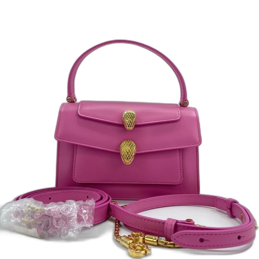 Bvlgari Bulgari x Alexander Wang Serpenti Snakehead 2-Way Handbag, Leather, Pink: --- Catalog ---Category: SizeSize (HxWxD): 11cm x 18cm x 5cm / 4.33'' x 7.08'' x 1.96''Category: DesignType: HandbagColor: PinkGender: WomenMaterial: Leather Category: GeneralBrand: Bvlgari--- Item Li