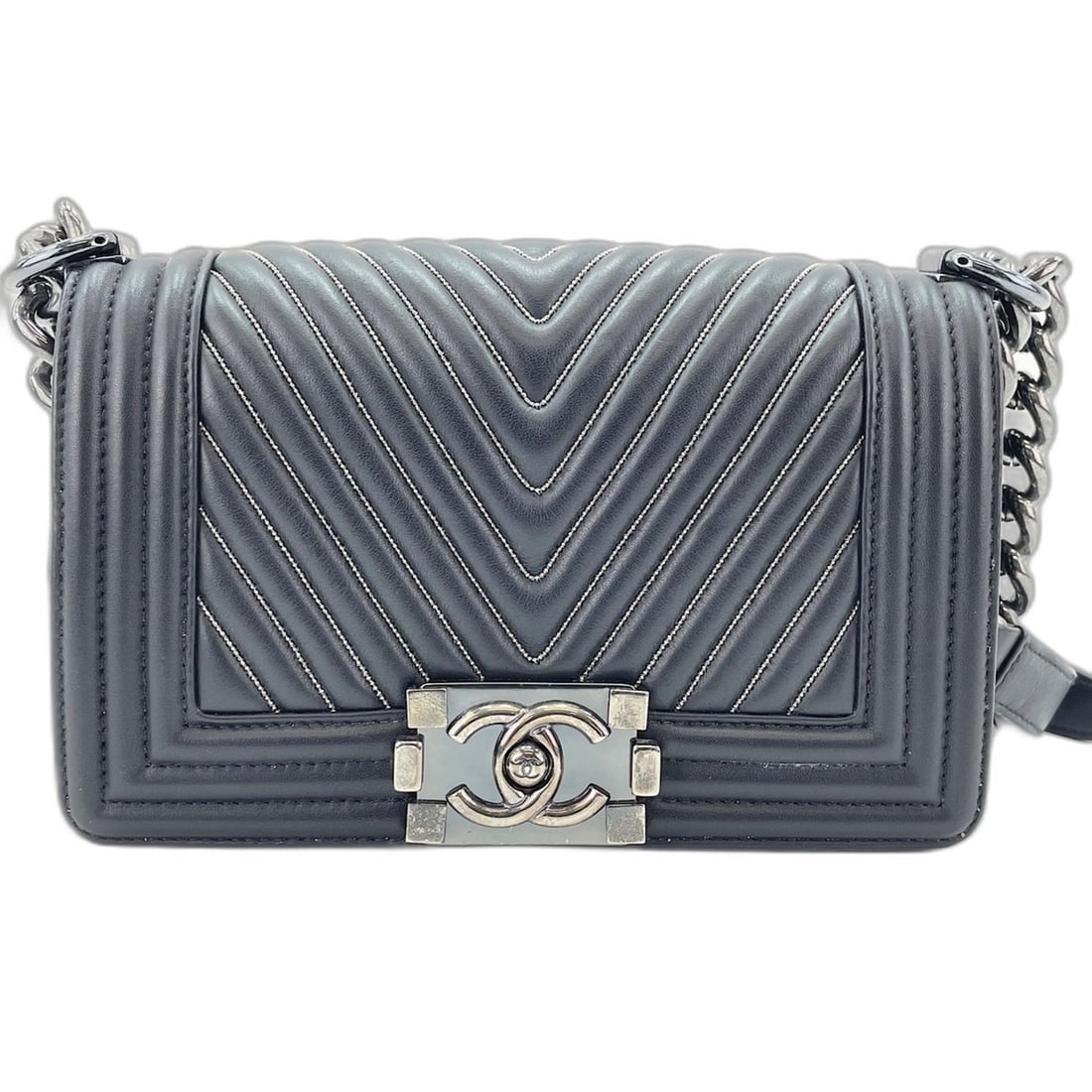Chanel Boy Shoulder Bag, Black: --- Catalog ---Category: SizeSize (HxWxD): 12cm x 17cm x 7cm / 4.72'' x 6.69'' x 2.75''Category: DesignType: Shoulder bagColor: BlackGender: WomenCategory: GeneralBrand: Chanel--- Item List
