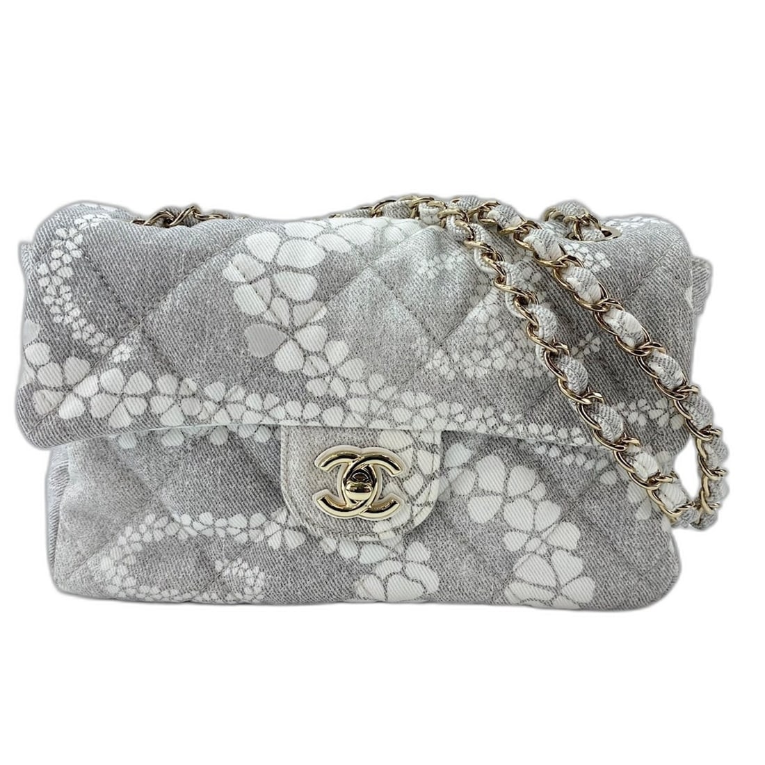 Chanel Coco Beach 23 Shoulder Bag, Canvas, Gray: --- Catalog ---Category: SizeSize (HxWxD): 15cm x 23cm x 7cm / 5.9'' x 9.05'' x 2.75''Category: DesignType: Shoulder bagColor: GrayGender: WomenMaterial: Canvas Category: GeneralBrand: Chanel--- Item